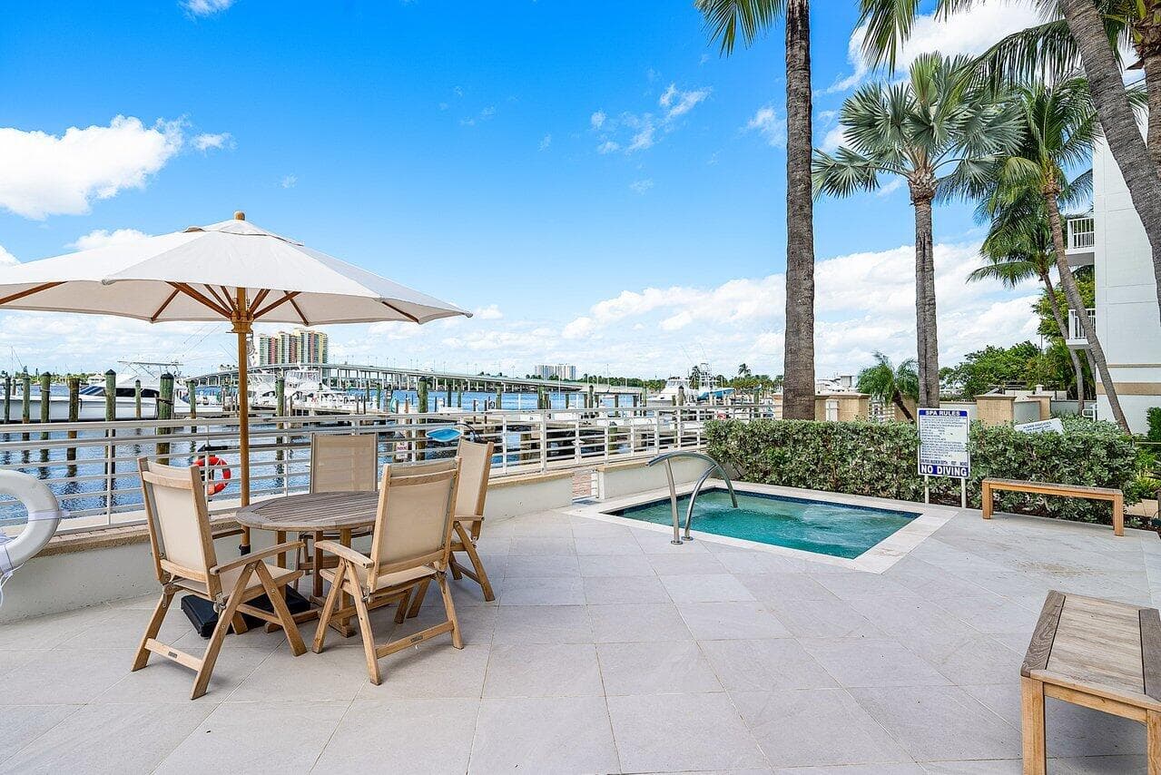 180 Lake Drive 2103, Palm Beach Shores, FL 33404 — photo 15 of 40