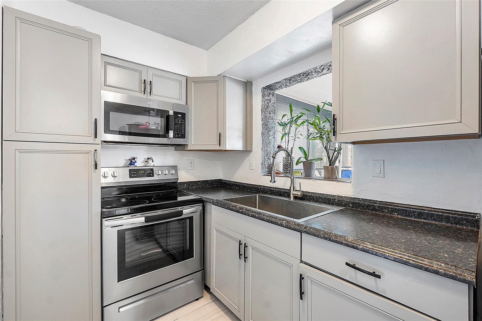 8103 NW 58th Place, Tamarac, FL 33321 — photo 10 of 19
