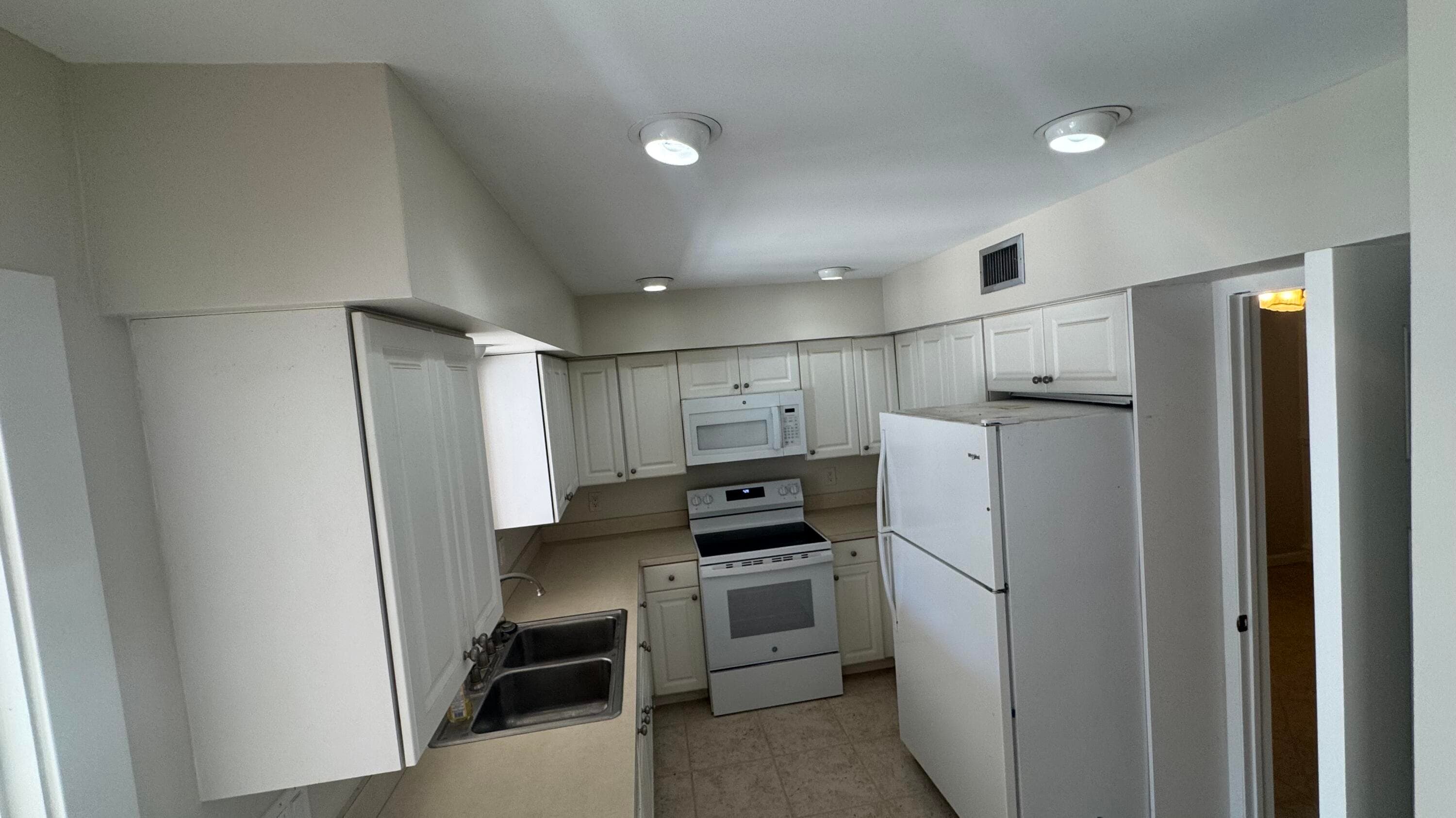 2704 Cardinal Drive, Vero Beach, FL 32963 — photo 3 of 18