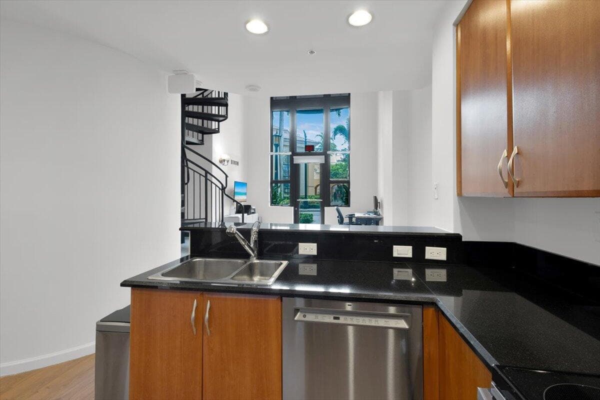 801 S Olive Avenue 105, West Palm Beach, FL 33401 — photo 17 of 59