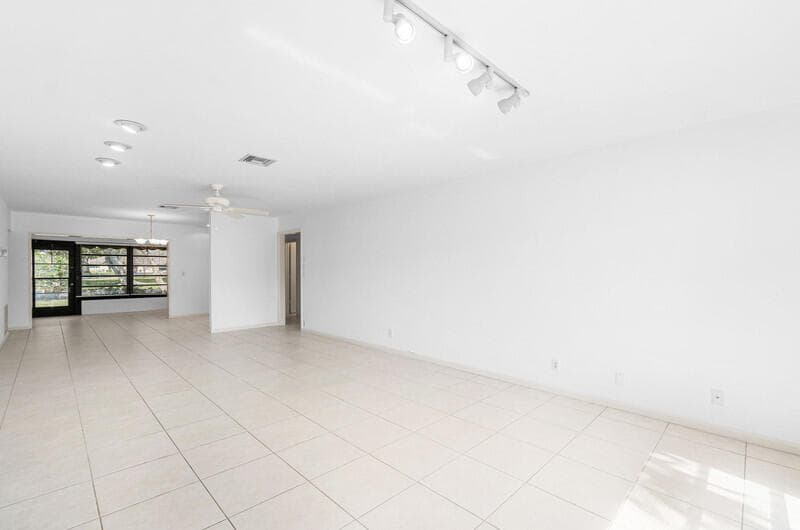 10120 Eaglewood Terrace B, Boynton Beach, FL 33436 — photo 4 of 37