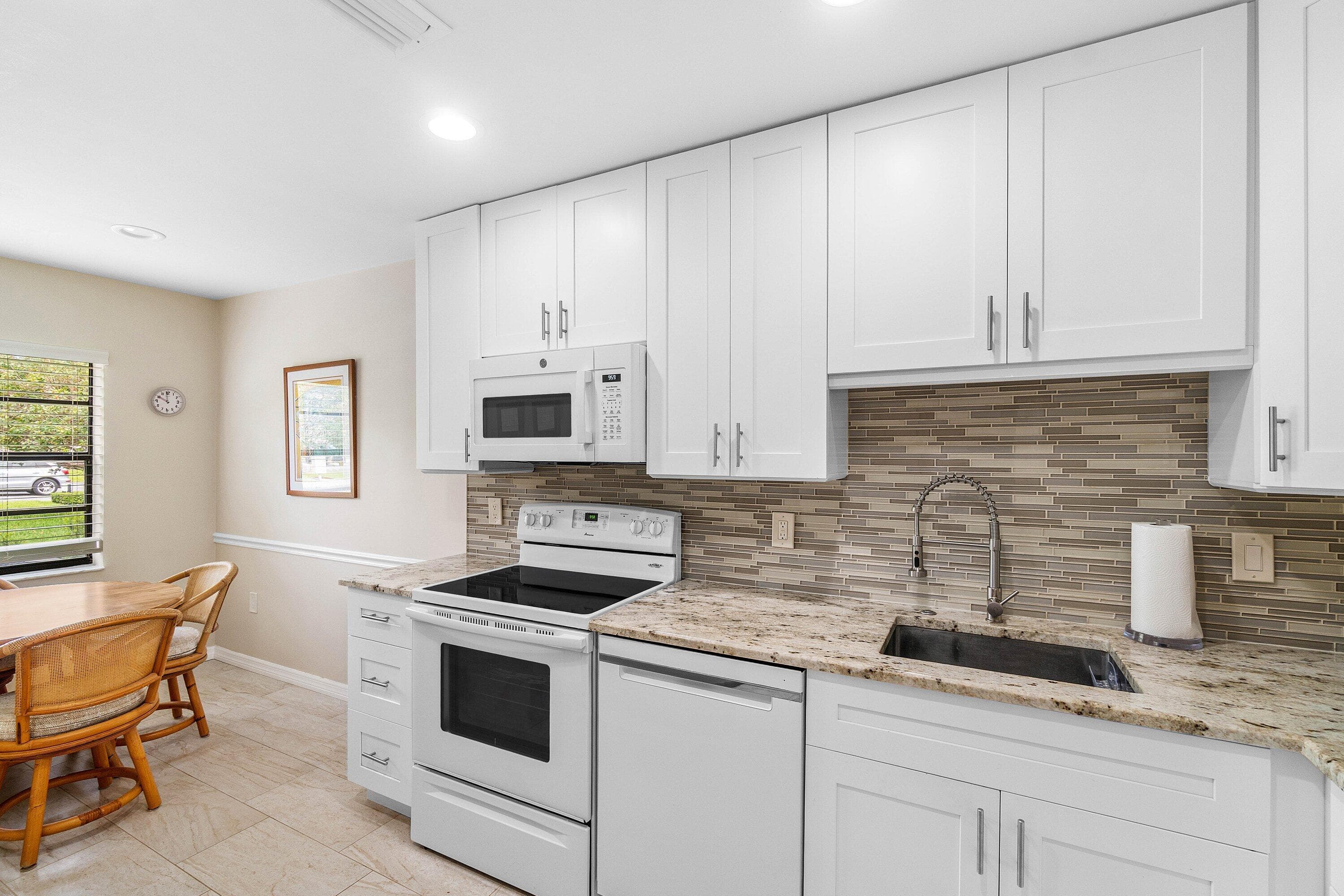 24 Stratford Drive E Unit E, Boynton Beach, FL 33436 — photo 4 of 50