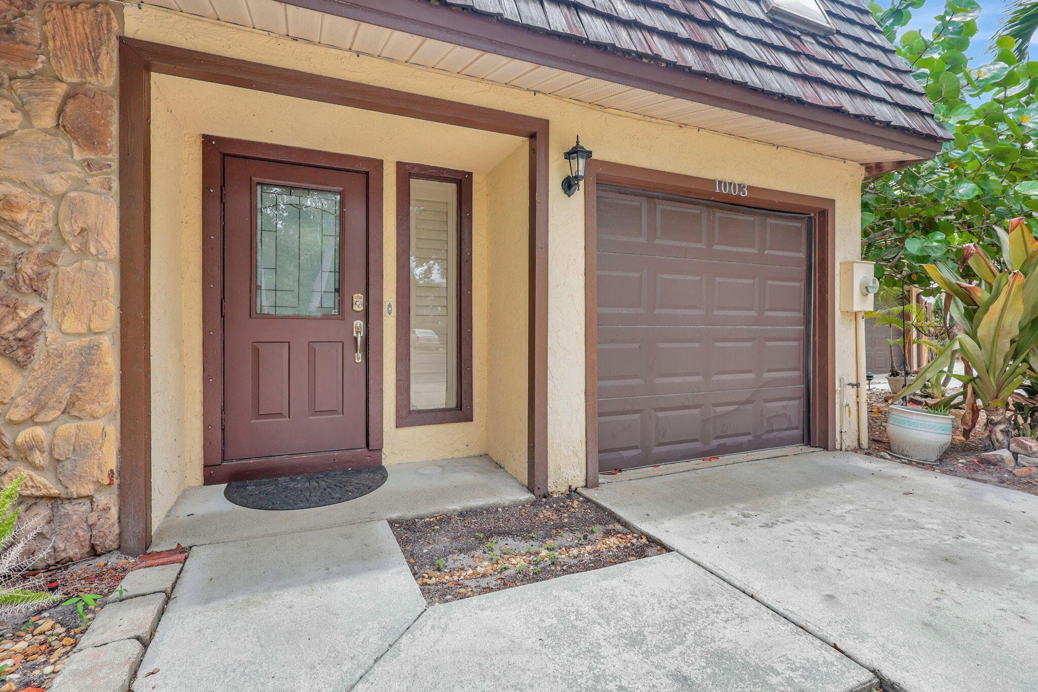 1003 Raintree Lane, Palm Beach Gardens, FL 33410 — photo 2 of 33
