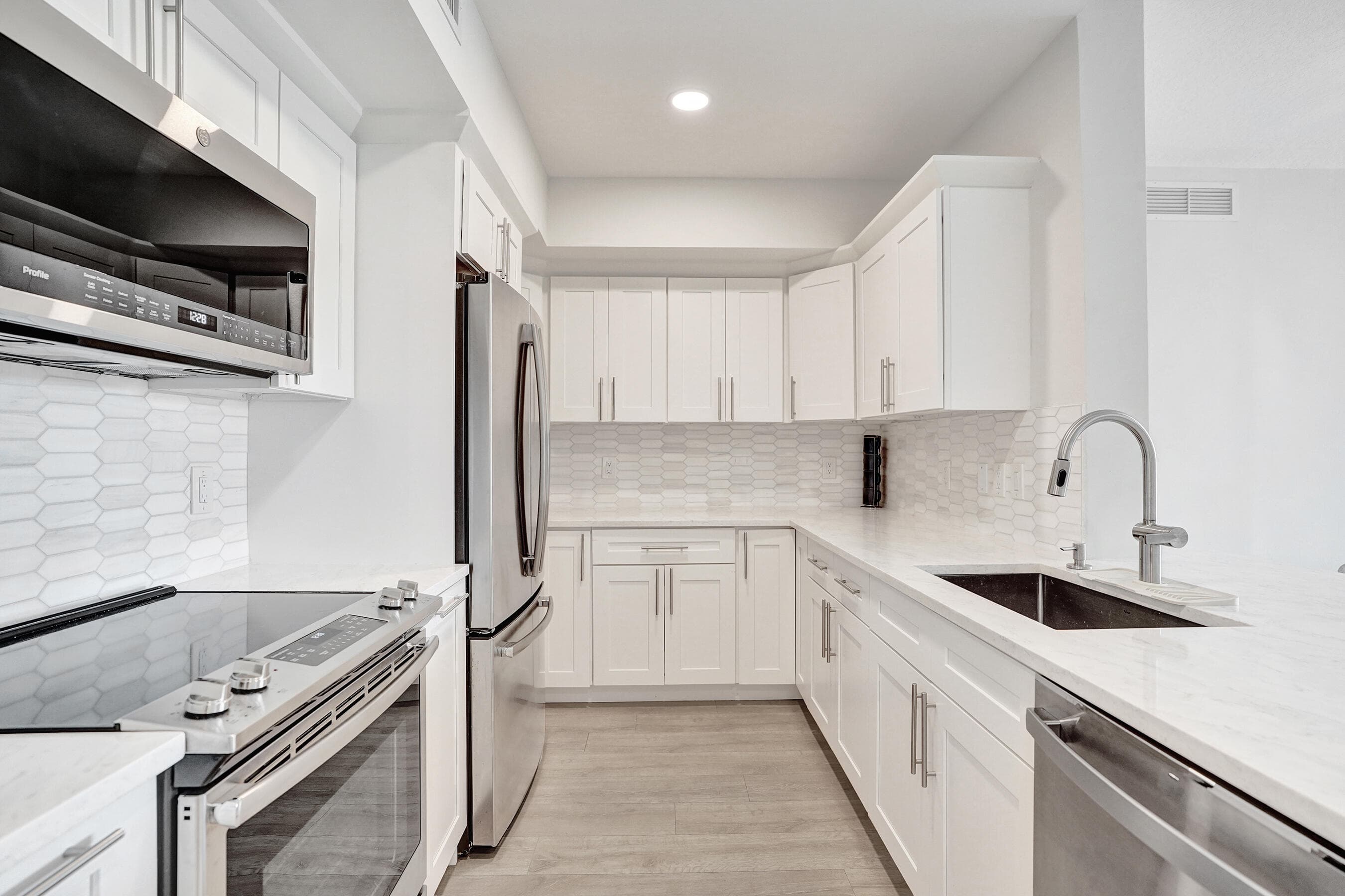 700 E Boynton Beach Boulevard 406, Boynton Beach, FL 33435 — photo 9 of 49