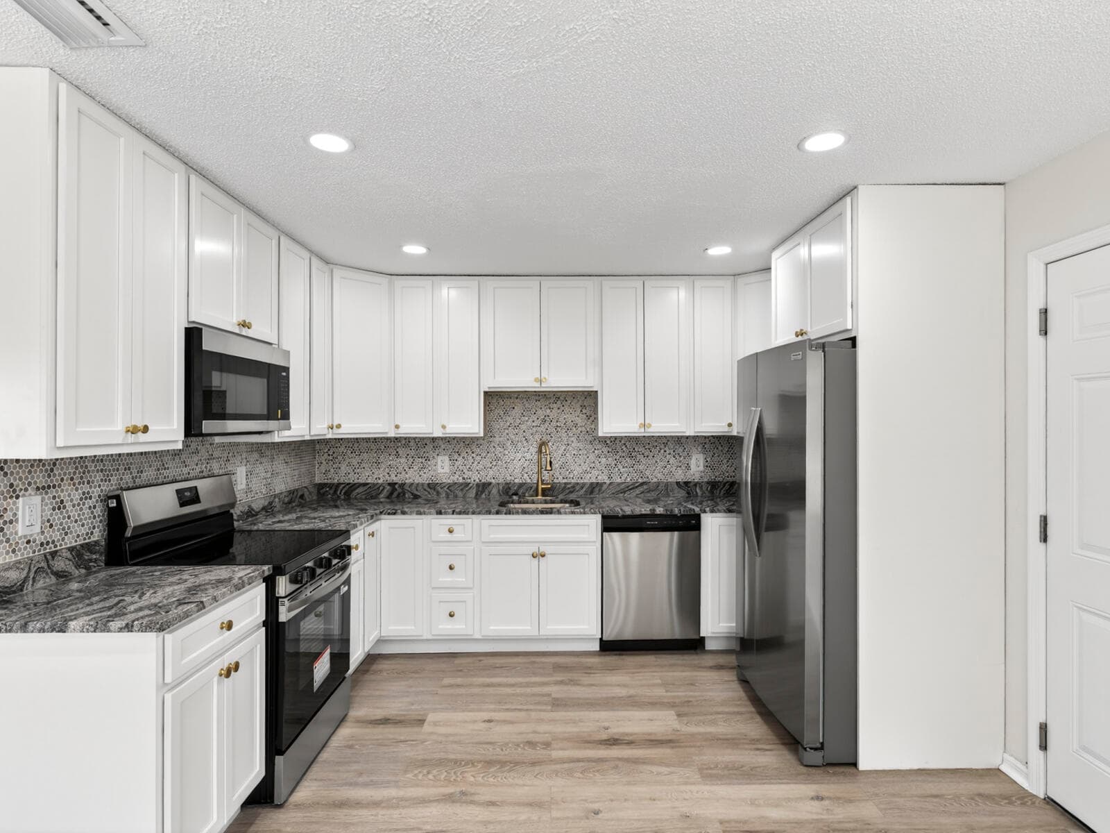 1373 32nd Avenue SW, Vero Beach, FL 32968 — photo 9 of 30