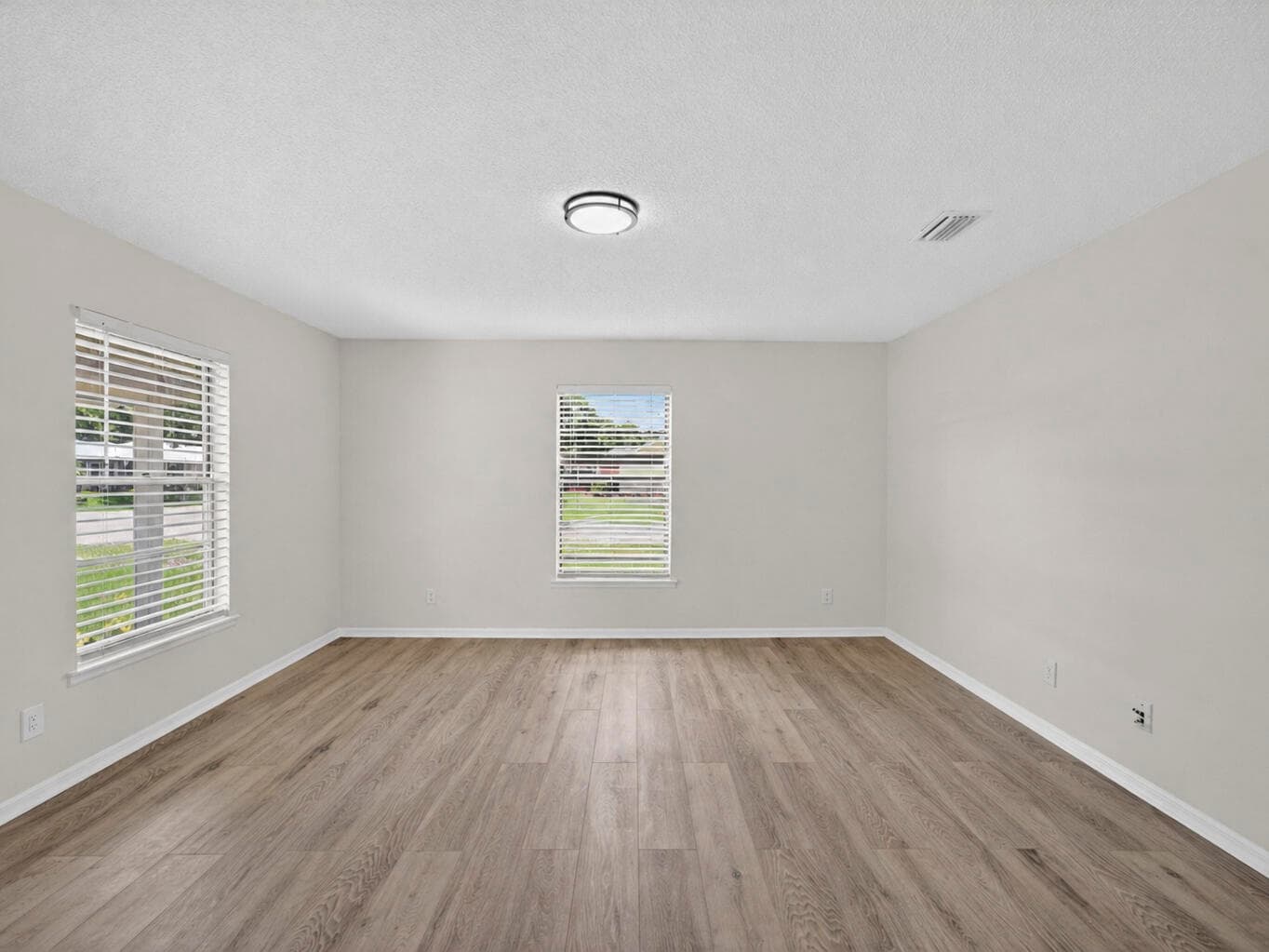 1373 32nd Avenue SW, Vero Beach, FL 32968 — photo 6 of 30