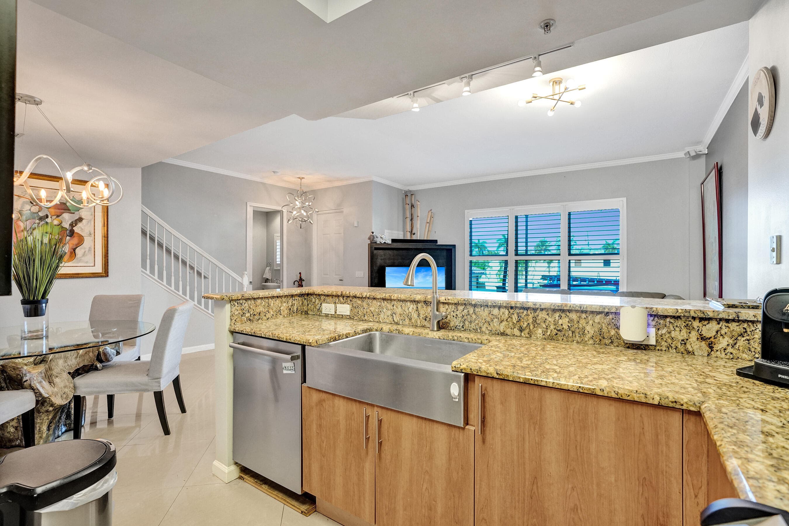 2625 NE 14th Avenue 114, Wilton Manors, FL 33334 — photo 13 of 61