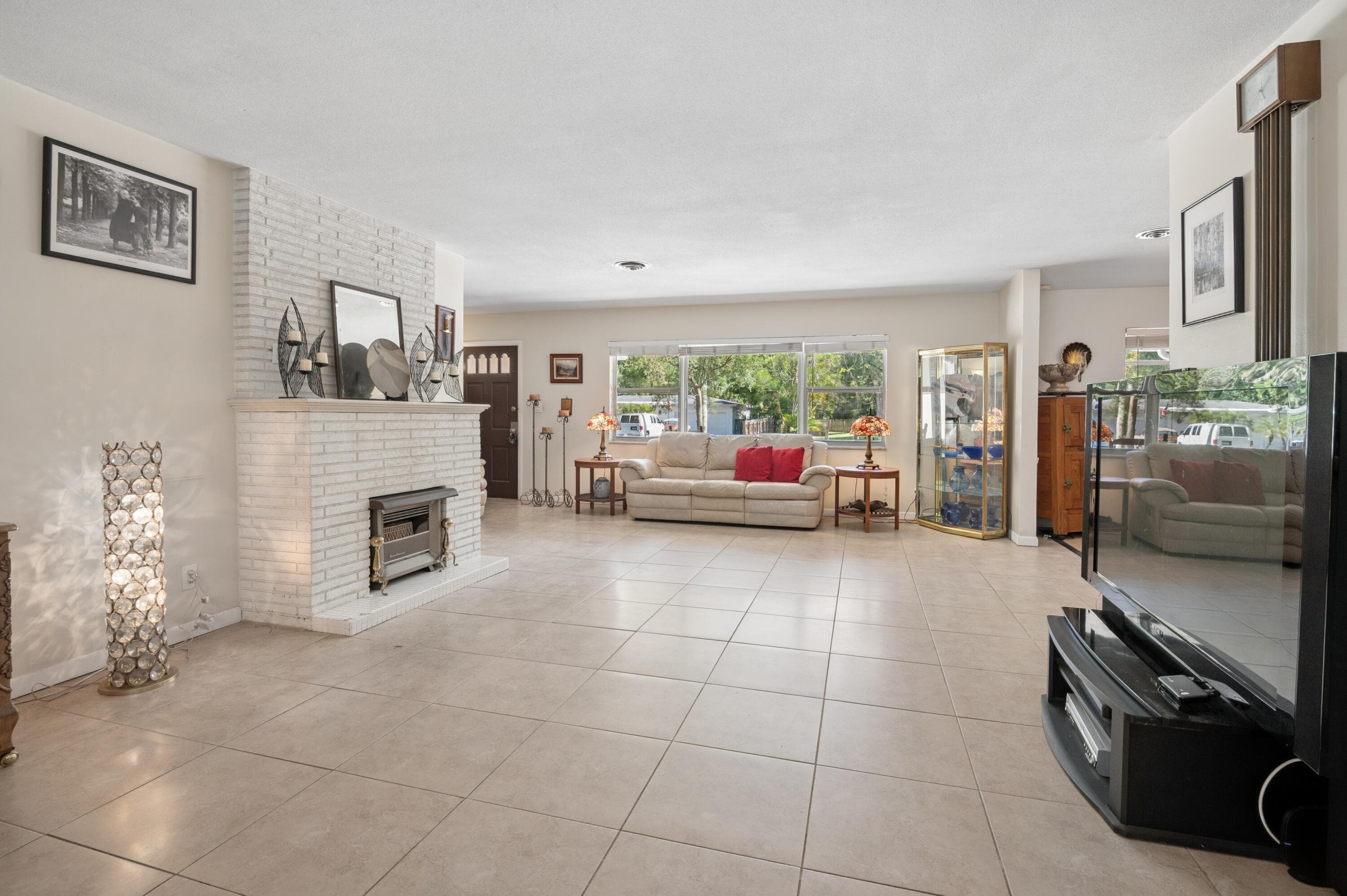 4011 SW 2nd Street, Plantation, FL 33317 — photo 7 of 37