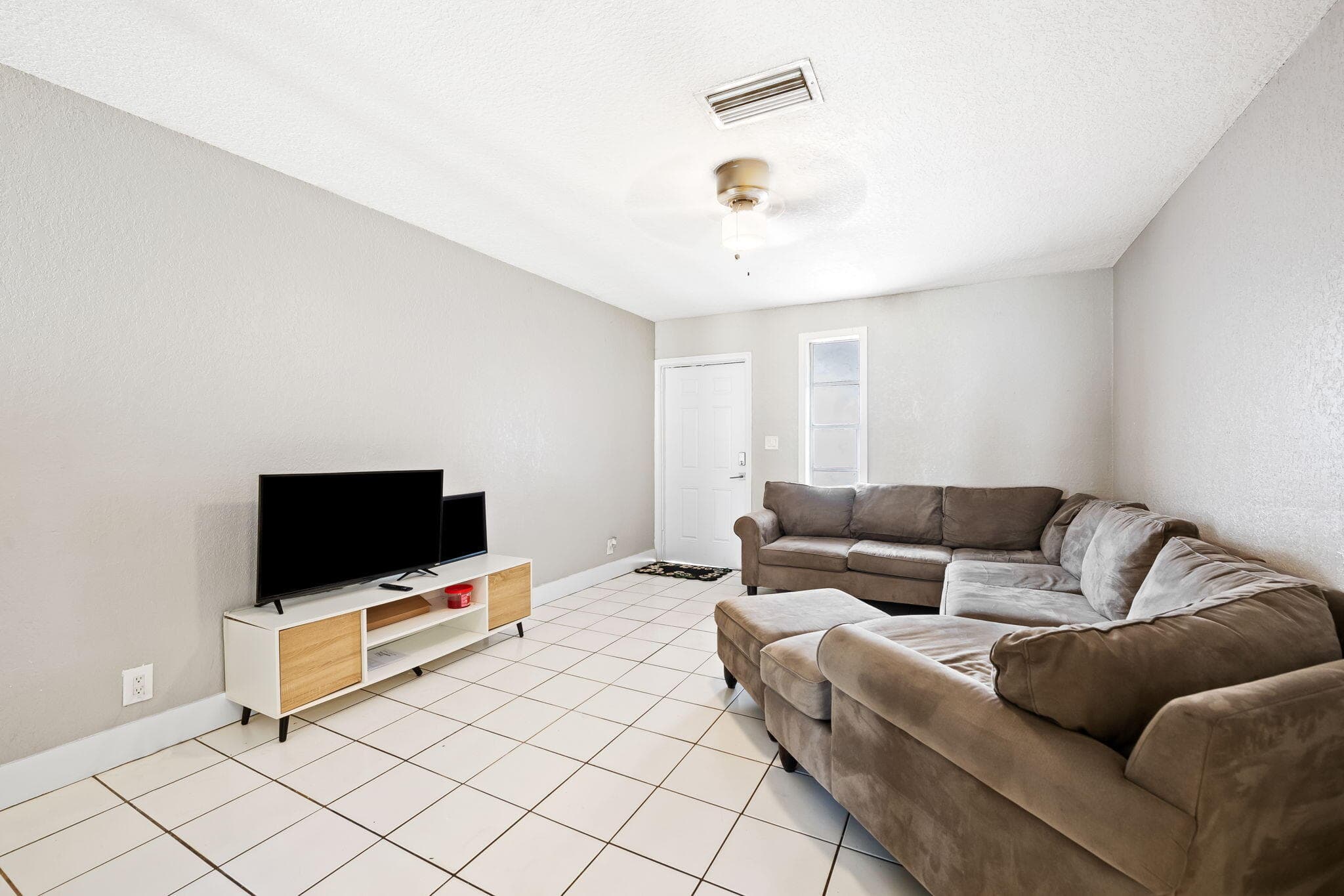 3910 NW 30th Terrace, Lauderdale Lakes, FL — photo 3 of 16