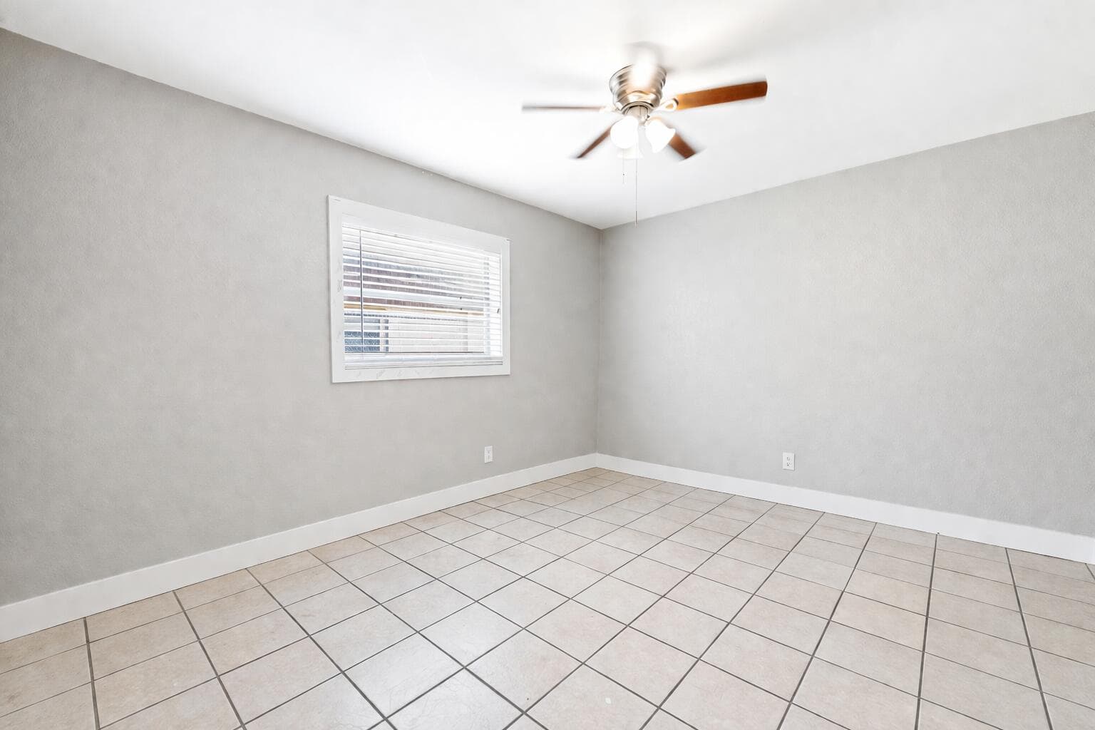 3910 NW 30th Terrace, Lauderdale Lakes, FL — photo 11 of 16