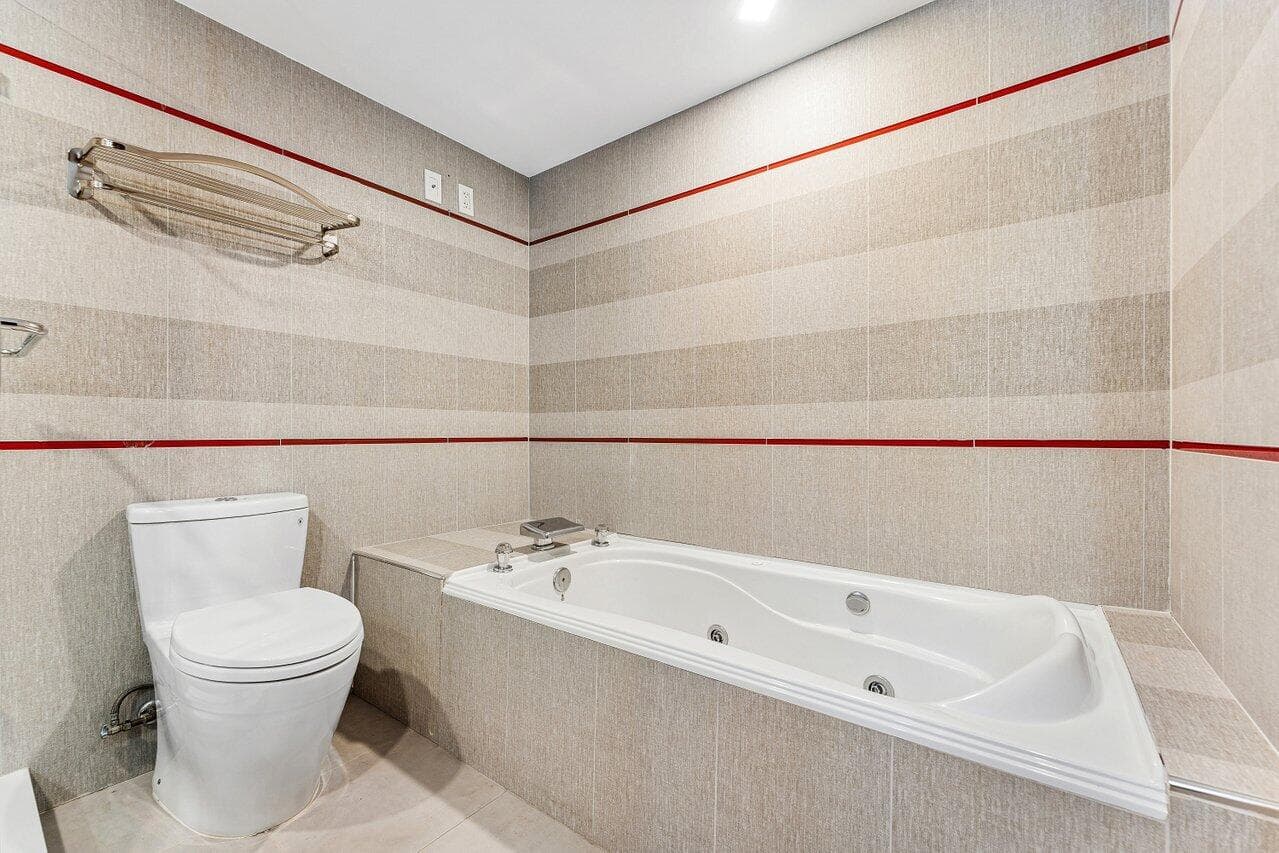 1027 Farnham O 1027, Deerfield Beach, FL 33442 — photo 12 of 22
