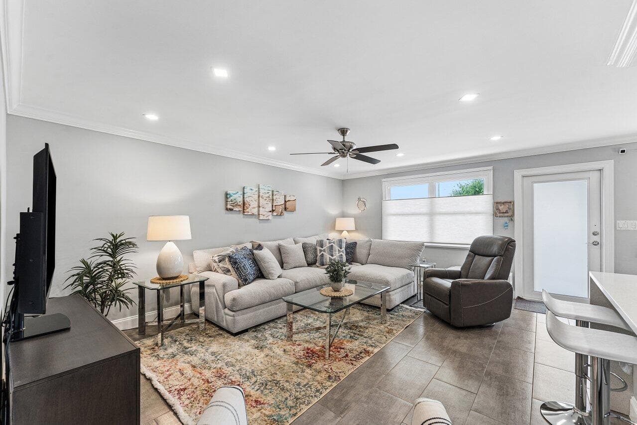 1027 Farnham O 1027, Deerfield Beach, FL 33442 — photo 2 of 22