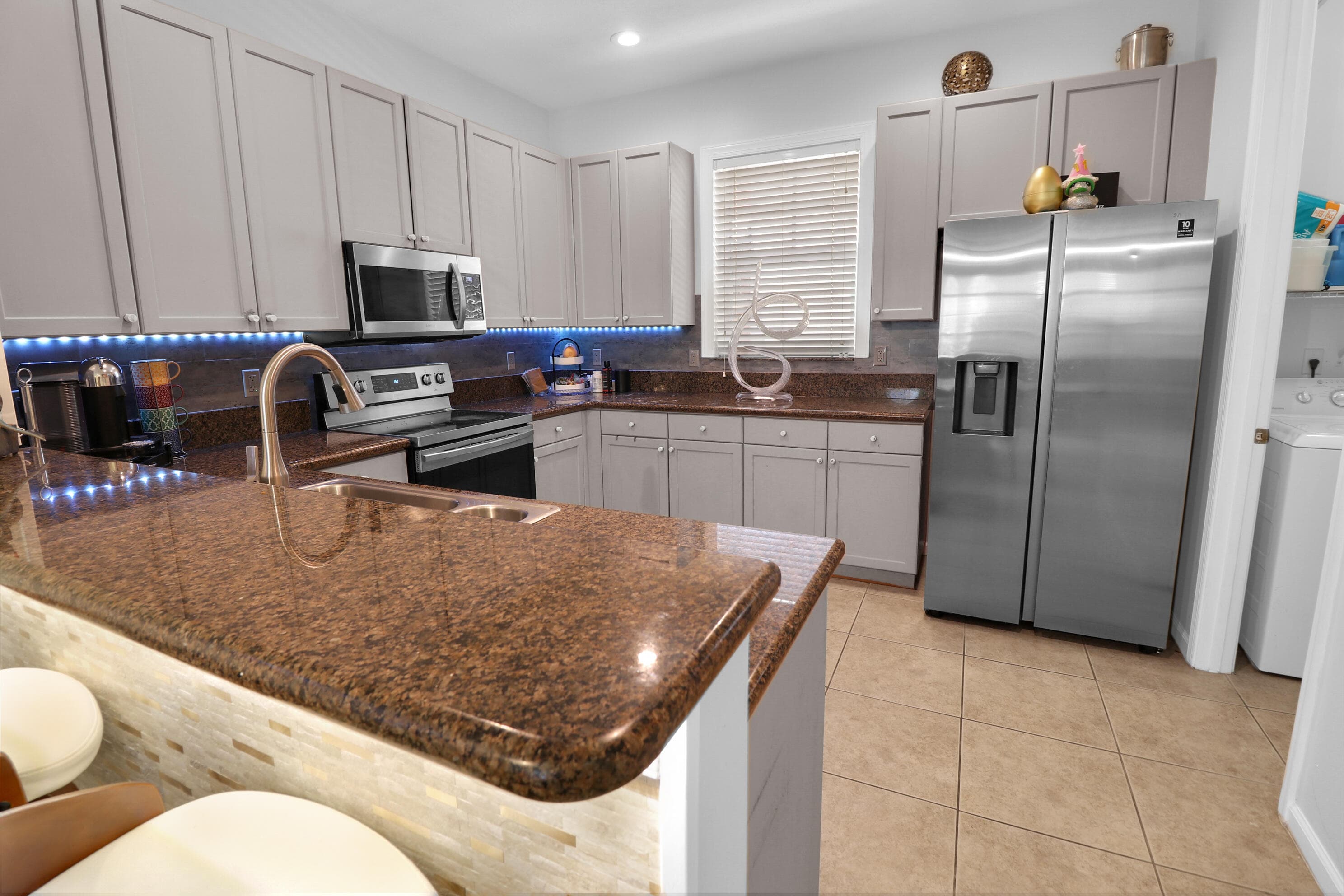 1033 NE 17th Way 1204, Fort Lauderdale, FL 33304 — photo 11 of 49