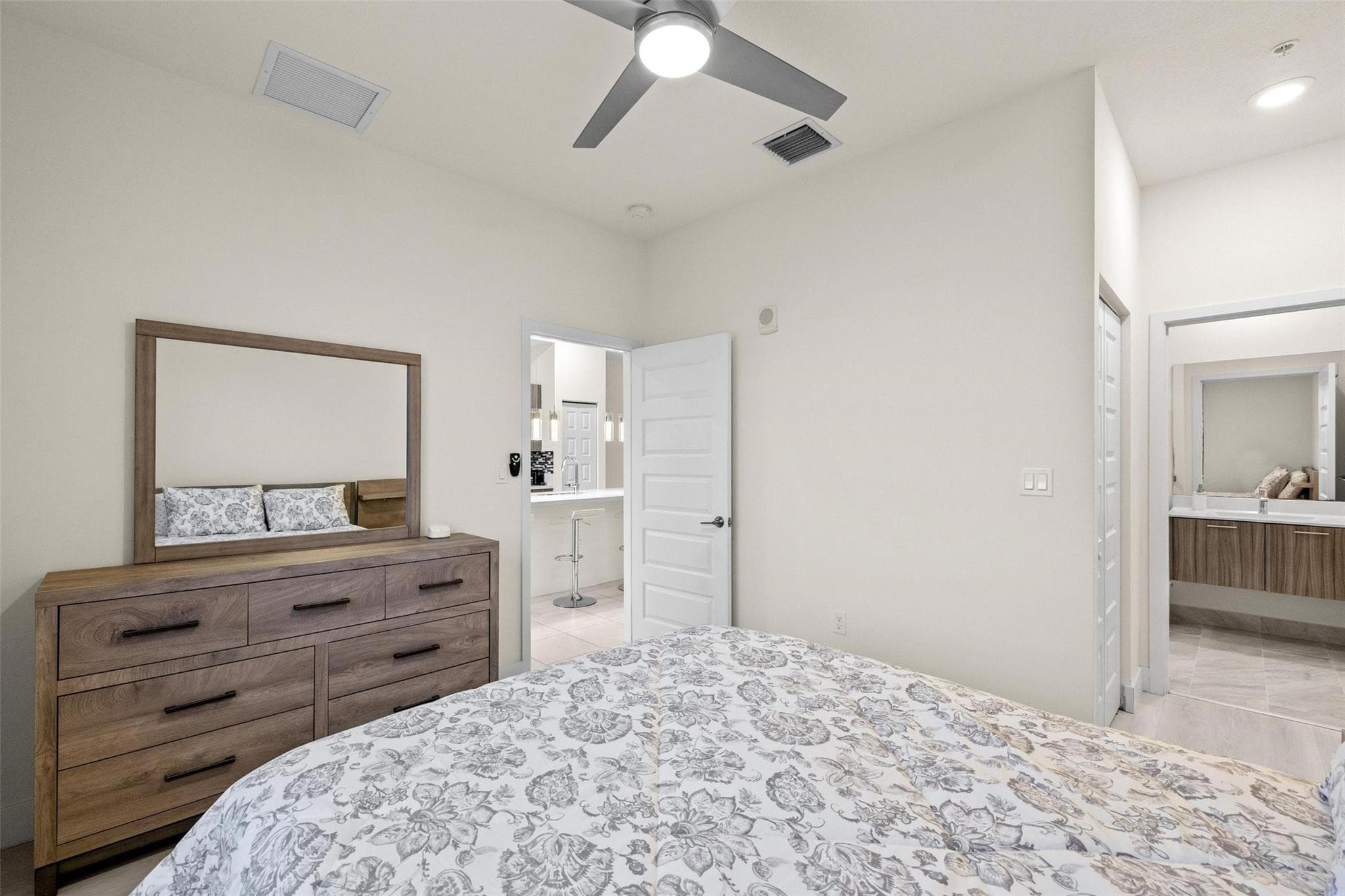 8055 NW 104th Avenue 33, Doral, FL 33178 — photo 16 of 23