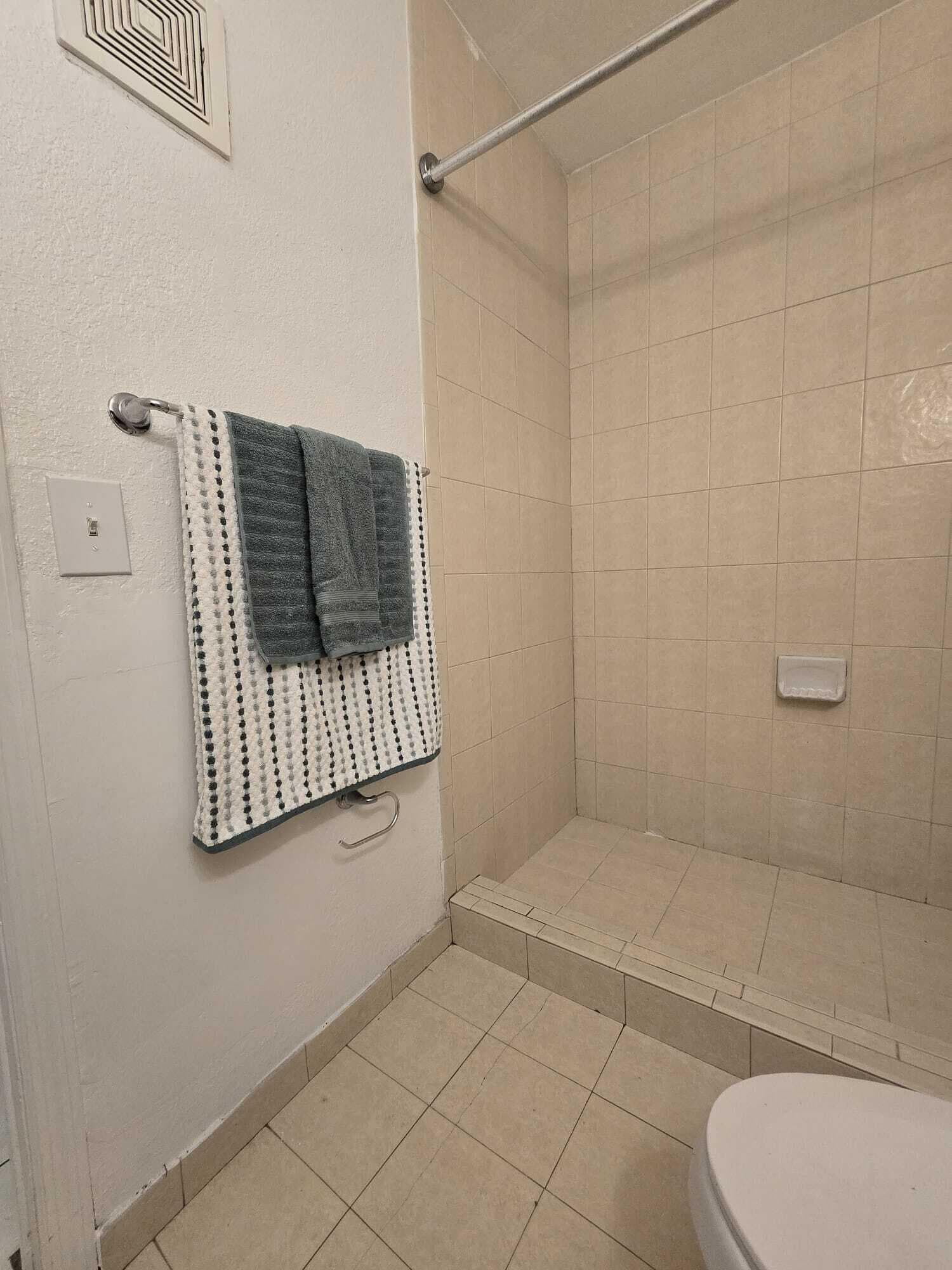 1201 SW 52nd Avenue 202-2, North Lauderdale, FL 33068 — photo 4 of 33