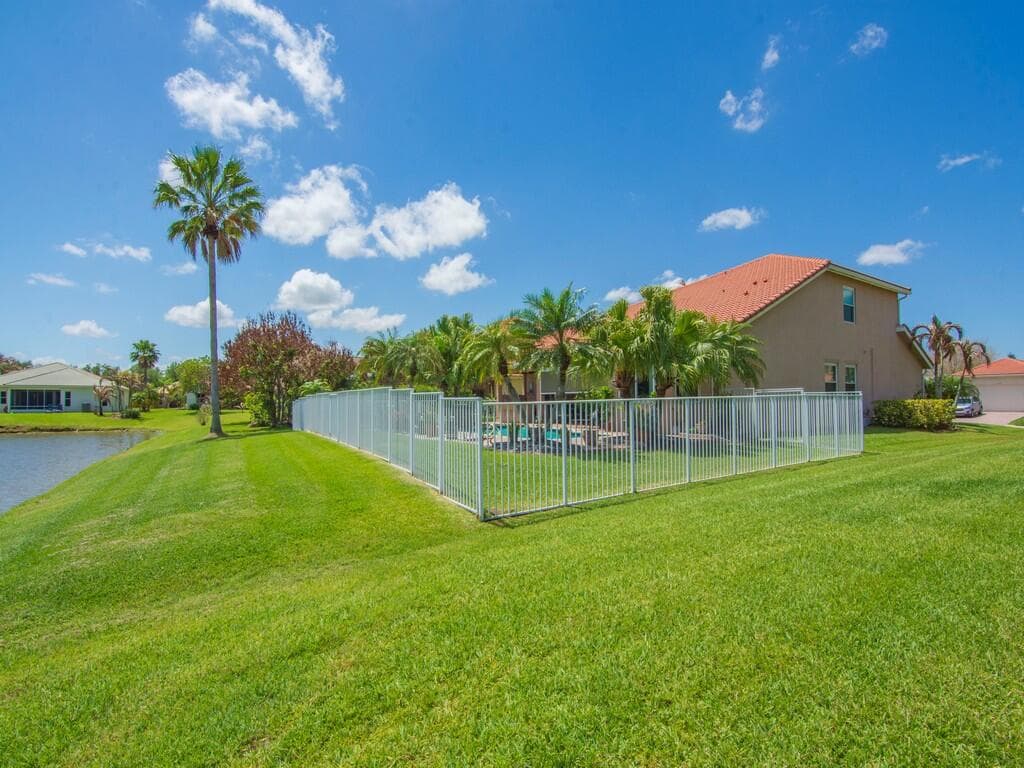 1010 SW Ruby Ave Avenue SW, Vero Beach, FL 32968 — photo 4 of 36