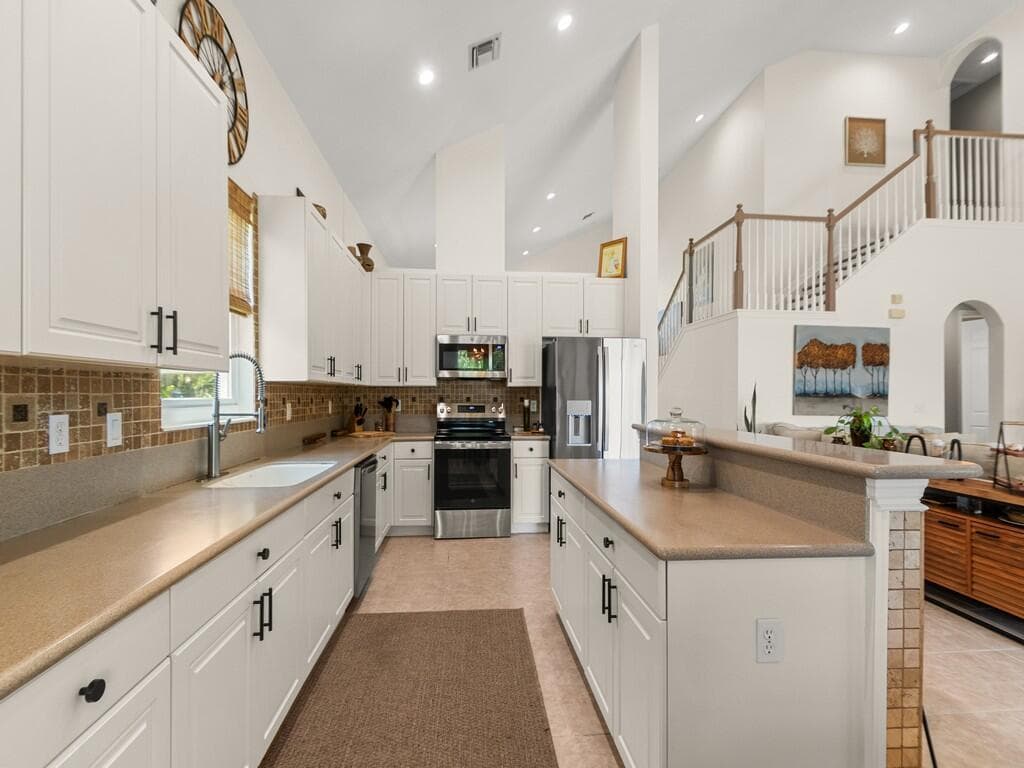 1010 SW Ruby Ave Avenue SW, Vero Beach, FL 32968 — photo 20 of 36