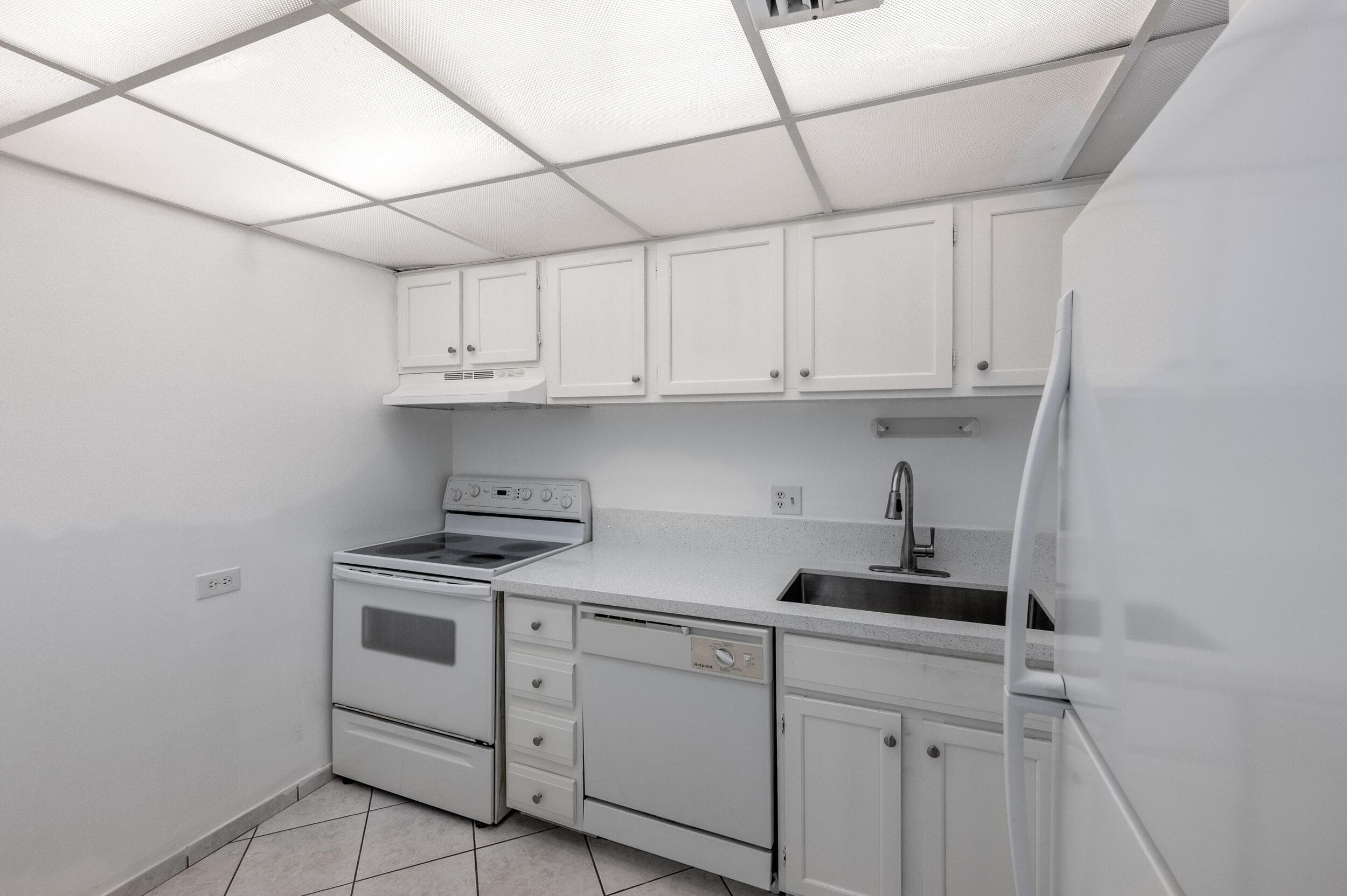 3660 Inverrary Drive 3q, Lauderhill, FL 33319 — photo 12 of 35