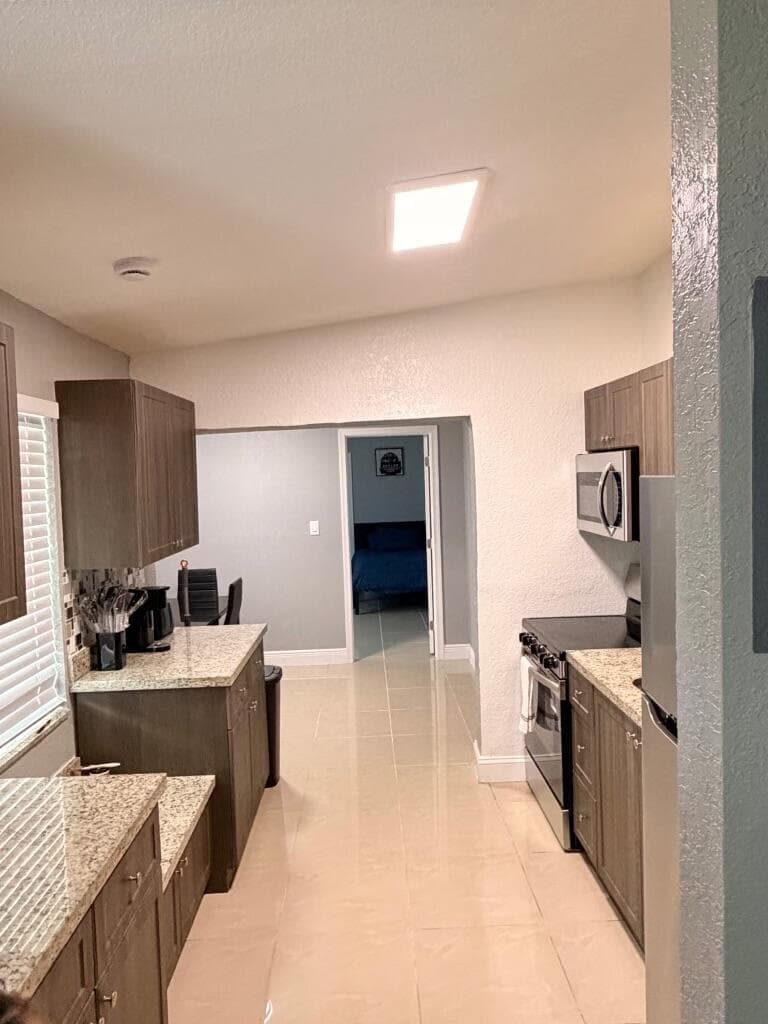 1558 NW 5th Avenue, Pompano Beach, FL 33060 — photo 10 of 21