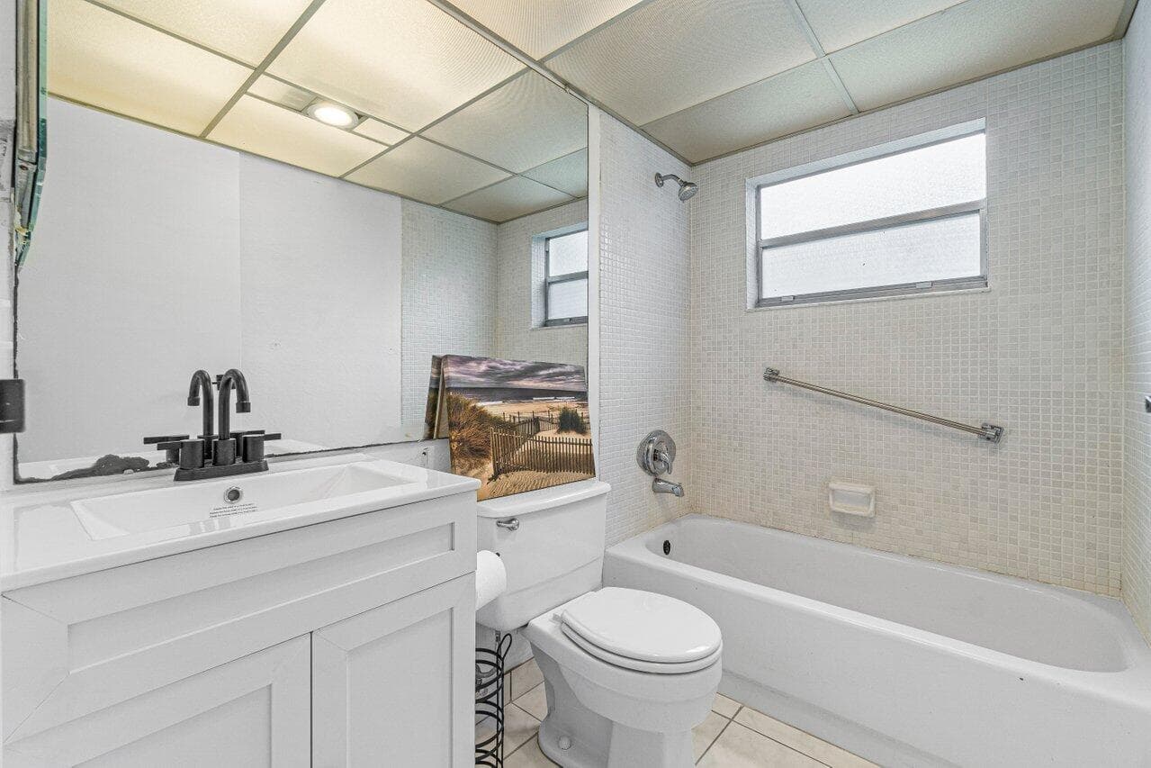 260 Brittany F, Delray Beach, FL 33446 — photo 13 of 24