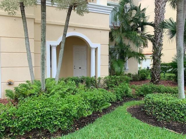 20 Harbour Isle Drive W 106, Fort Pierce, FL 34949 — photo 1 of 40
