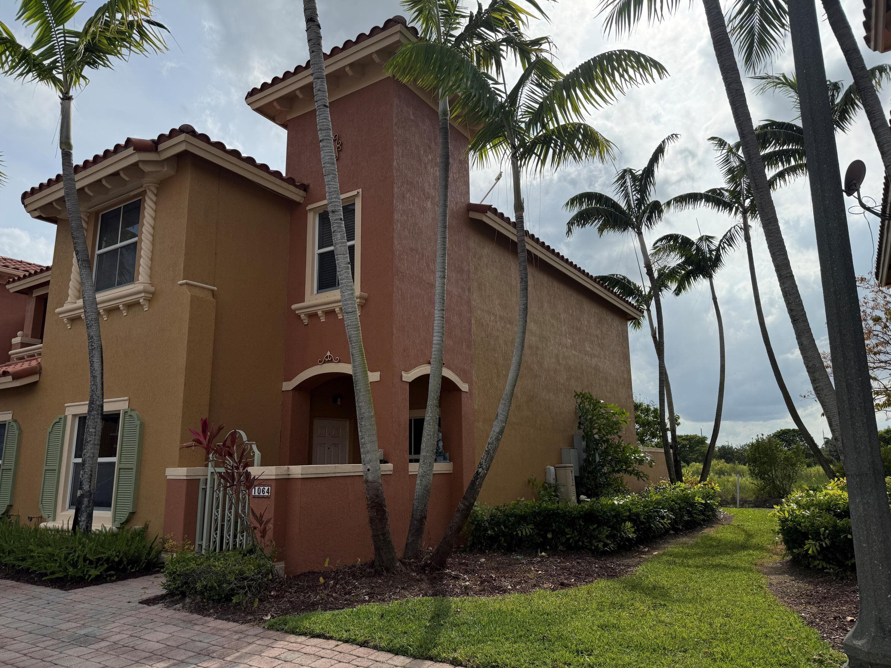 1064 SW 144th Avenue 807, Pembroke Pines, FL 33027 — photo 1 of 13