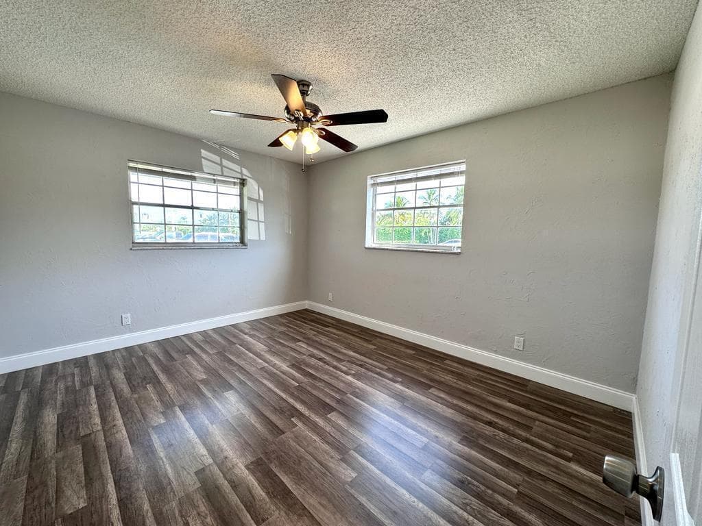 860 Center Street Unit 3, Jupiter, FL 33458 — photo 3 of 9