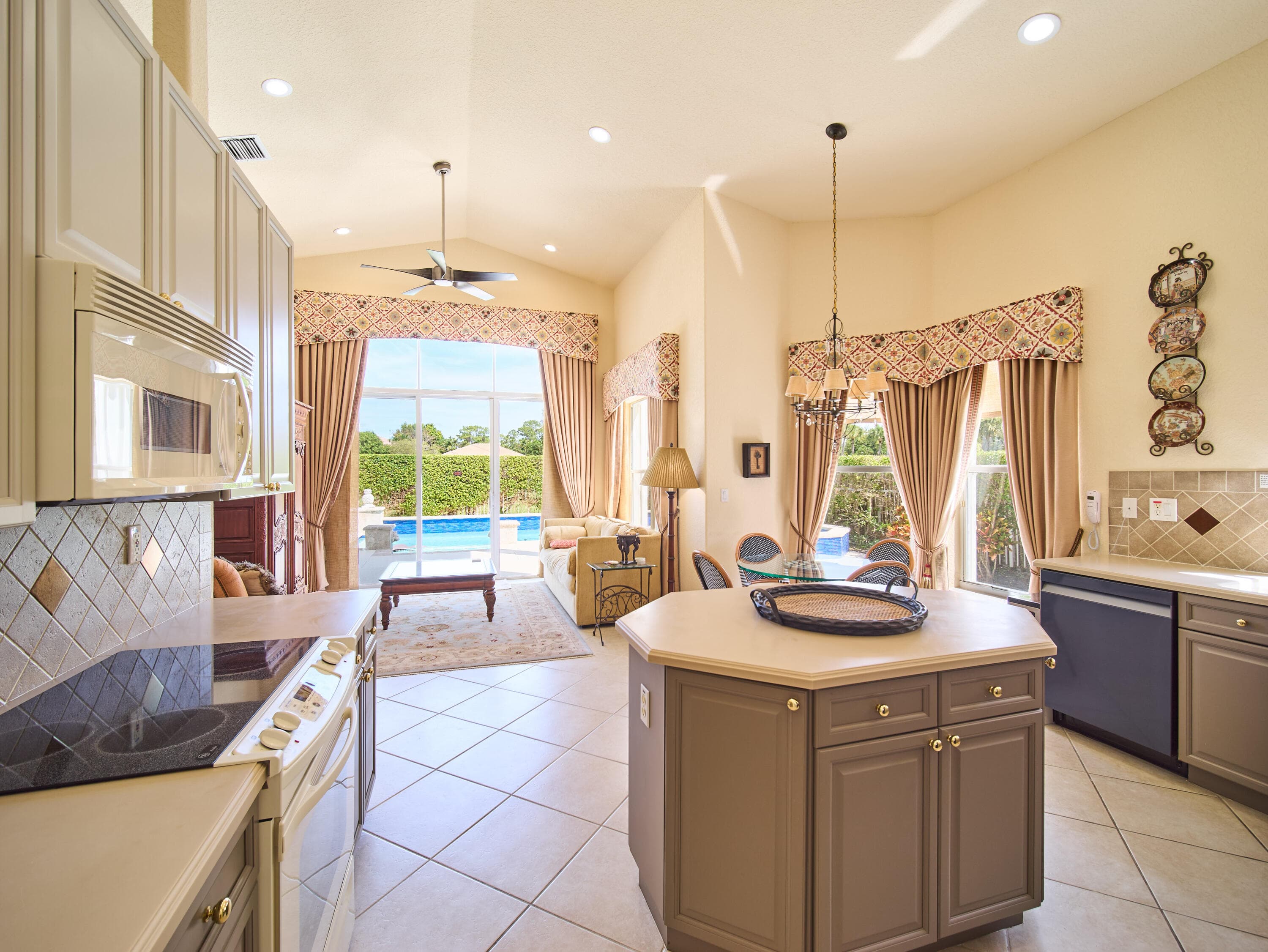 8282 Spyglass Drive, West Palm Beach, FL 33412 — photo 9 of 55