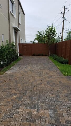 682 NE 43rd Street, Oakland Park, FL 33334 — photo 24 of 26