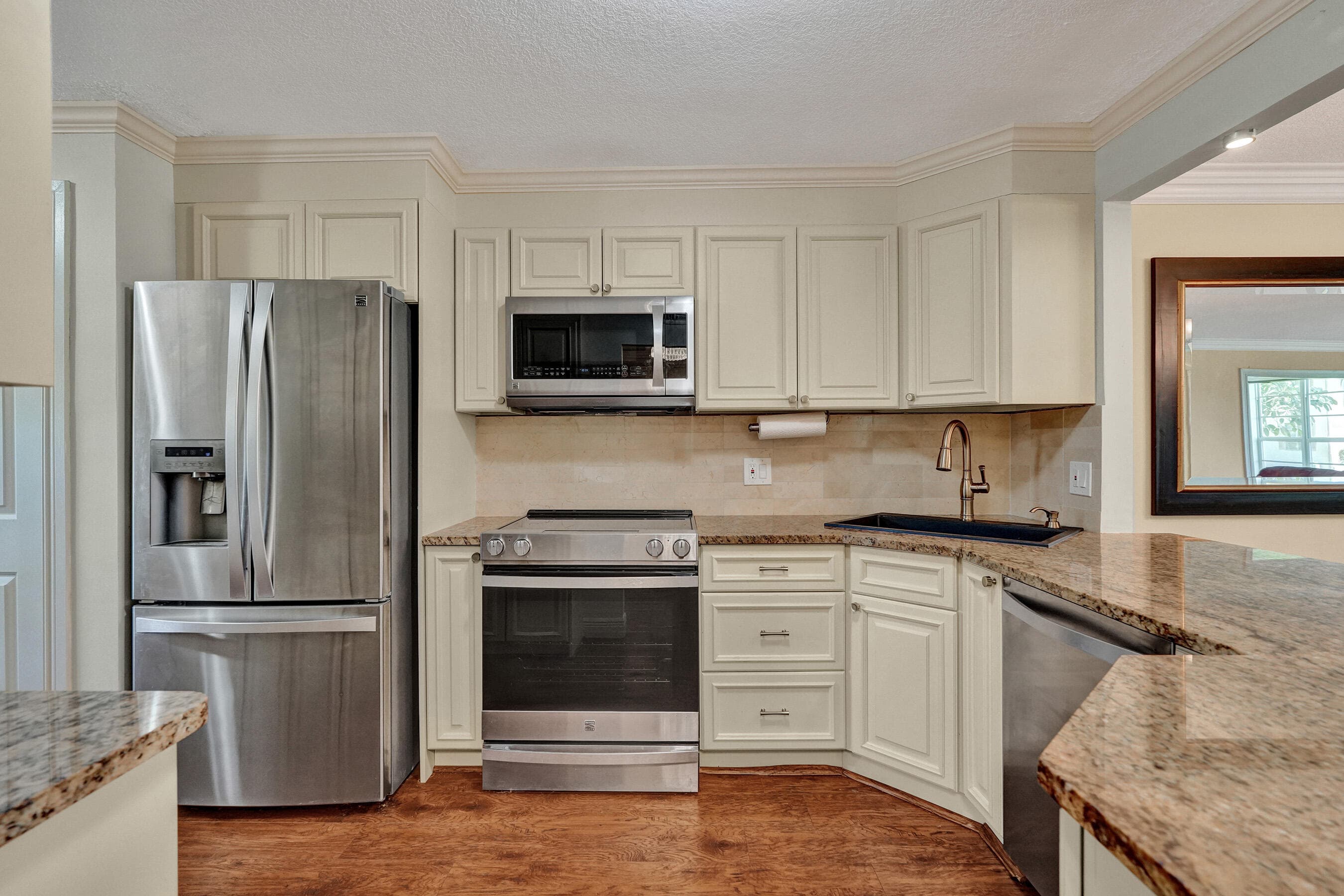 3621 Oaks Clubhouse Drive 101, Pompano Beach, FL 33069 — photo 8 of 46