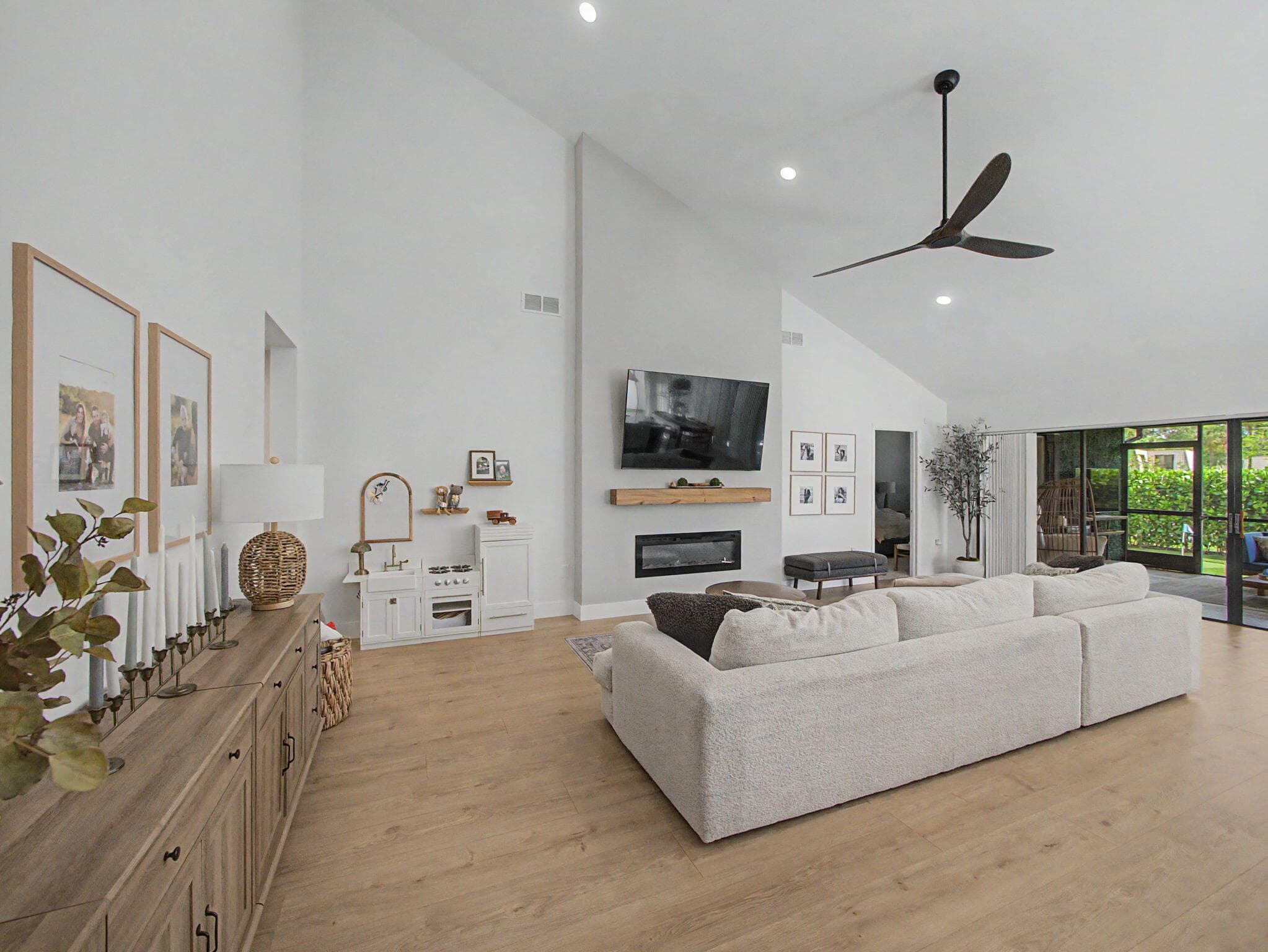 2631 Mohawk Circle, West Palm Beach, FL 33409 — photo 8 of 52