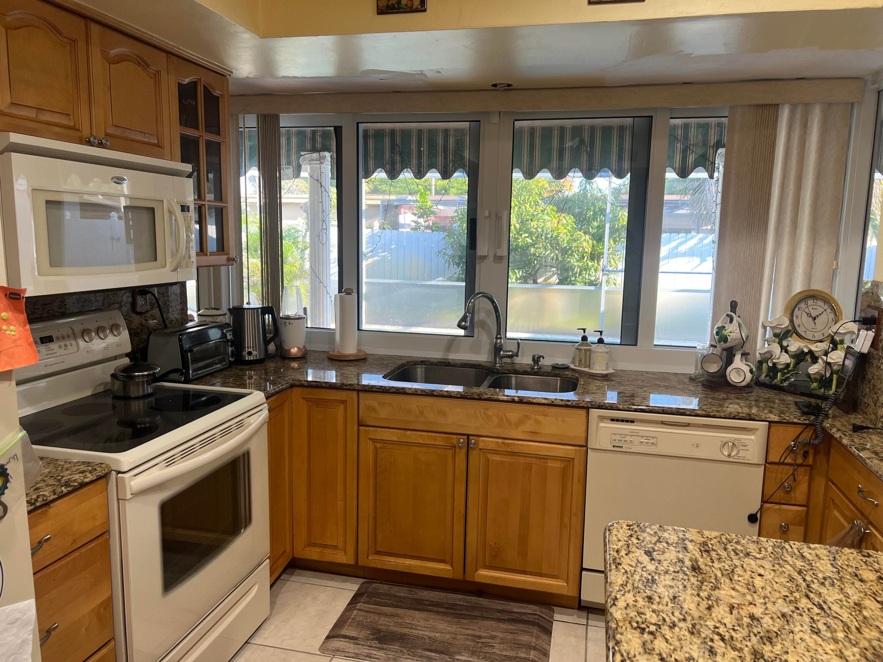 Single Family Residence in Miramar — photo 5 of 14