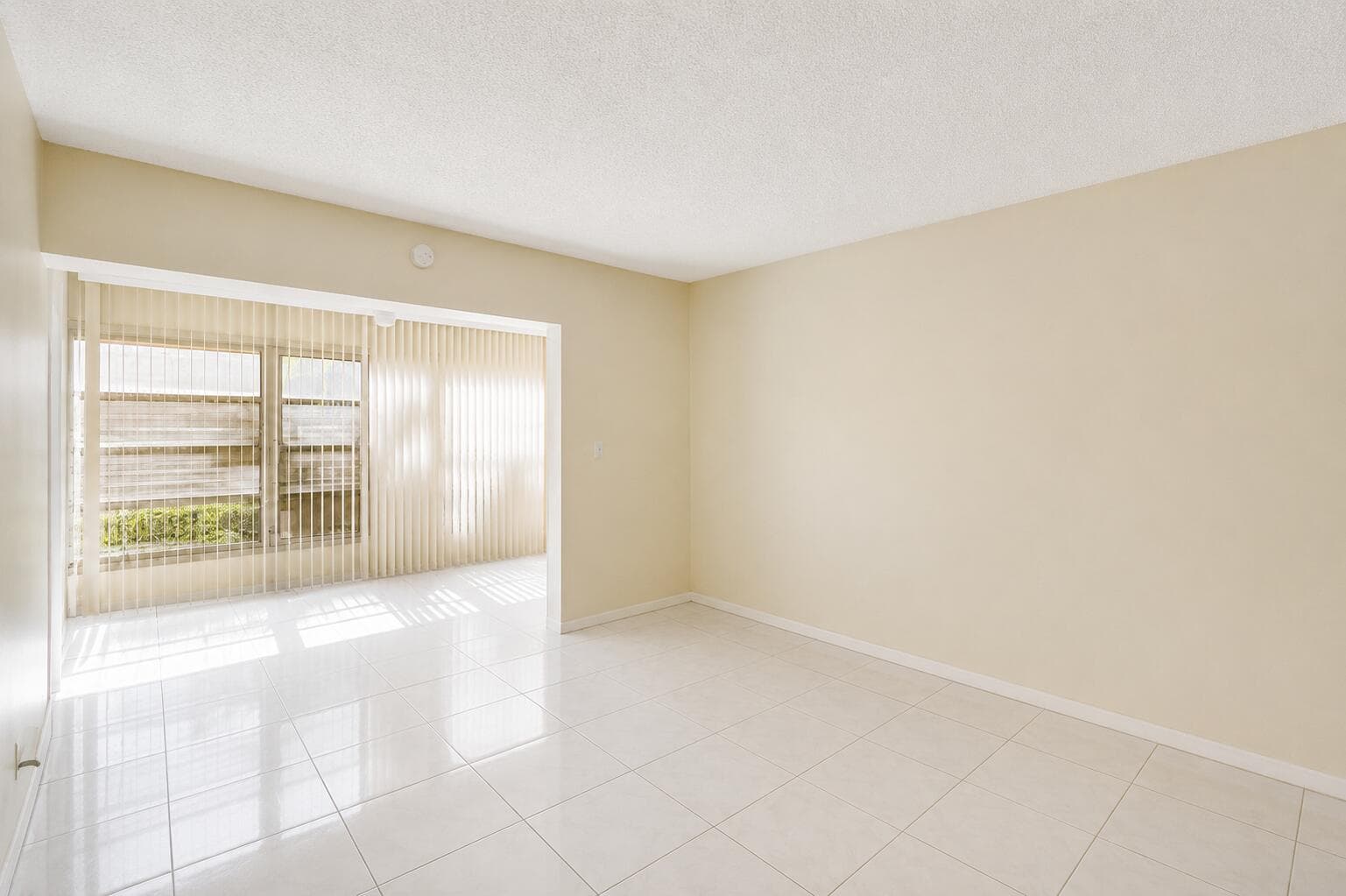 3090 NW 46th Avenue 105c, Lauderdale Lakes, FL 33313 — photo 13 of 42