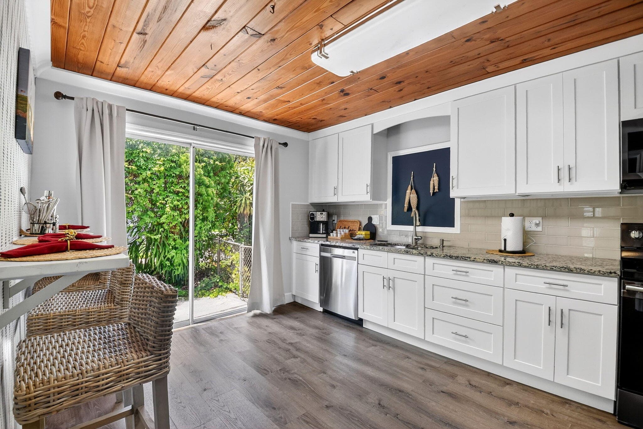 1123 Oak Street, West Palm Beach, FL 33405 — photo 17 of 51