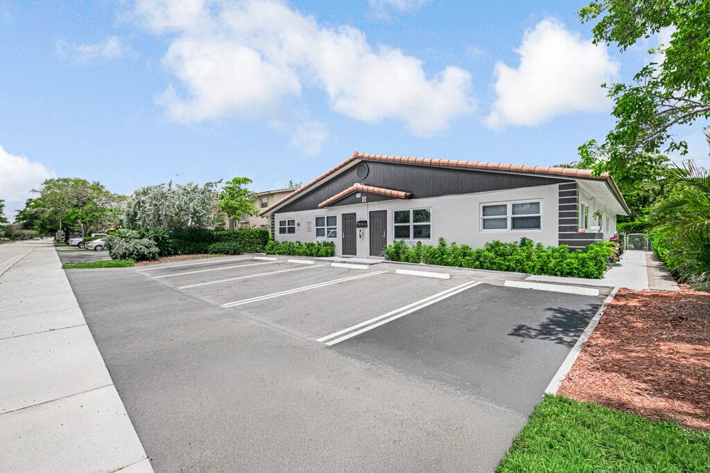 7521 NW 44th Court, Coral Springs, FL 33065 — photo 3 of 51