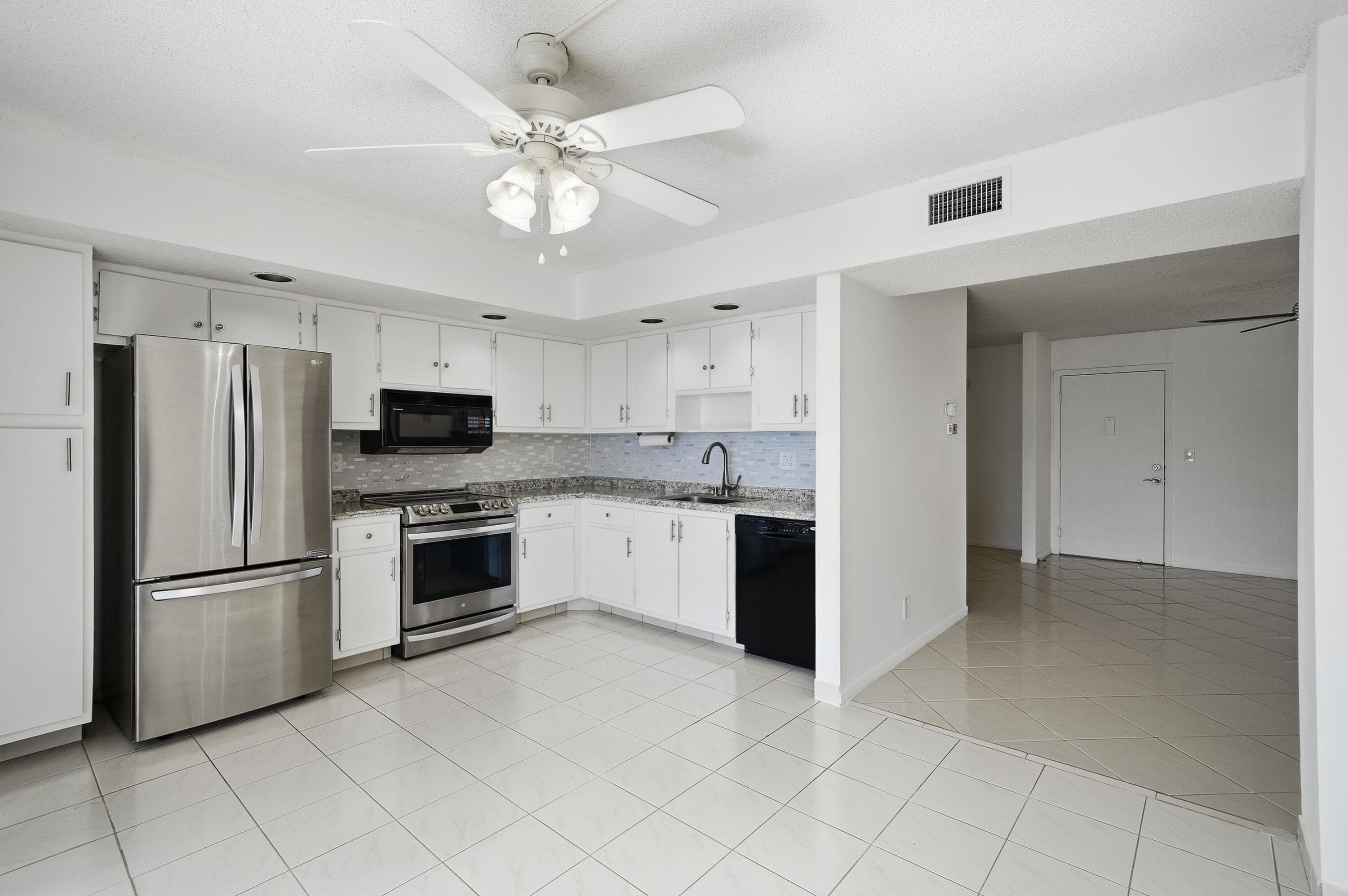 5130 Las Verdes Circle 307, Delray Beach, FL 33484 — photo 9 of 73
