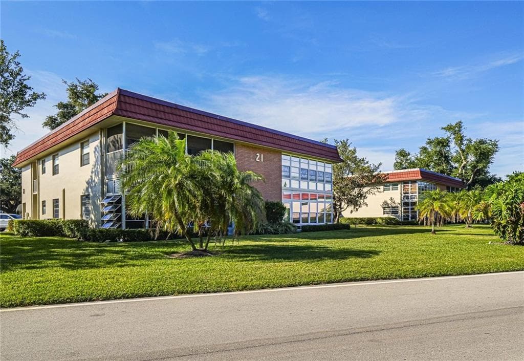 21 Pine Arbor Lane 104, Vero Beach, FL 32962 — photo