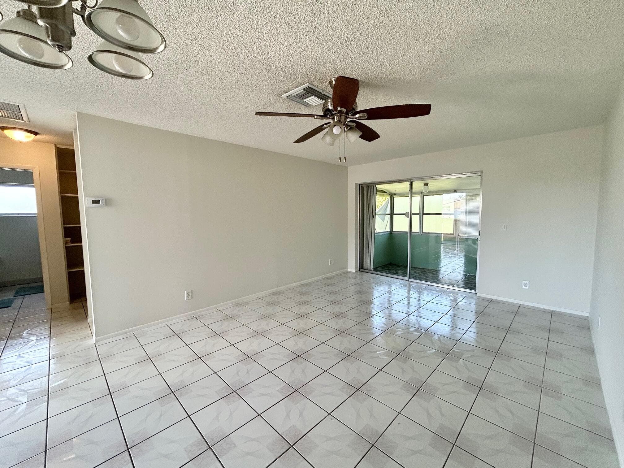 2911 Ashley Dr W J, West Palm Beach, FL 33415 — photo 7 of 31