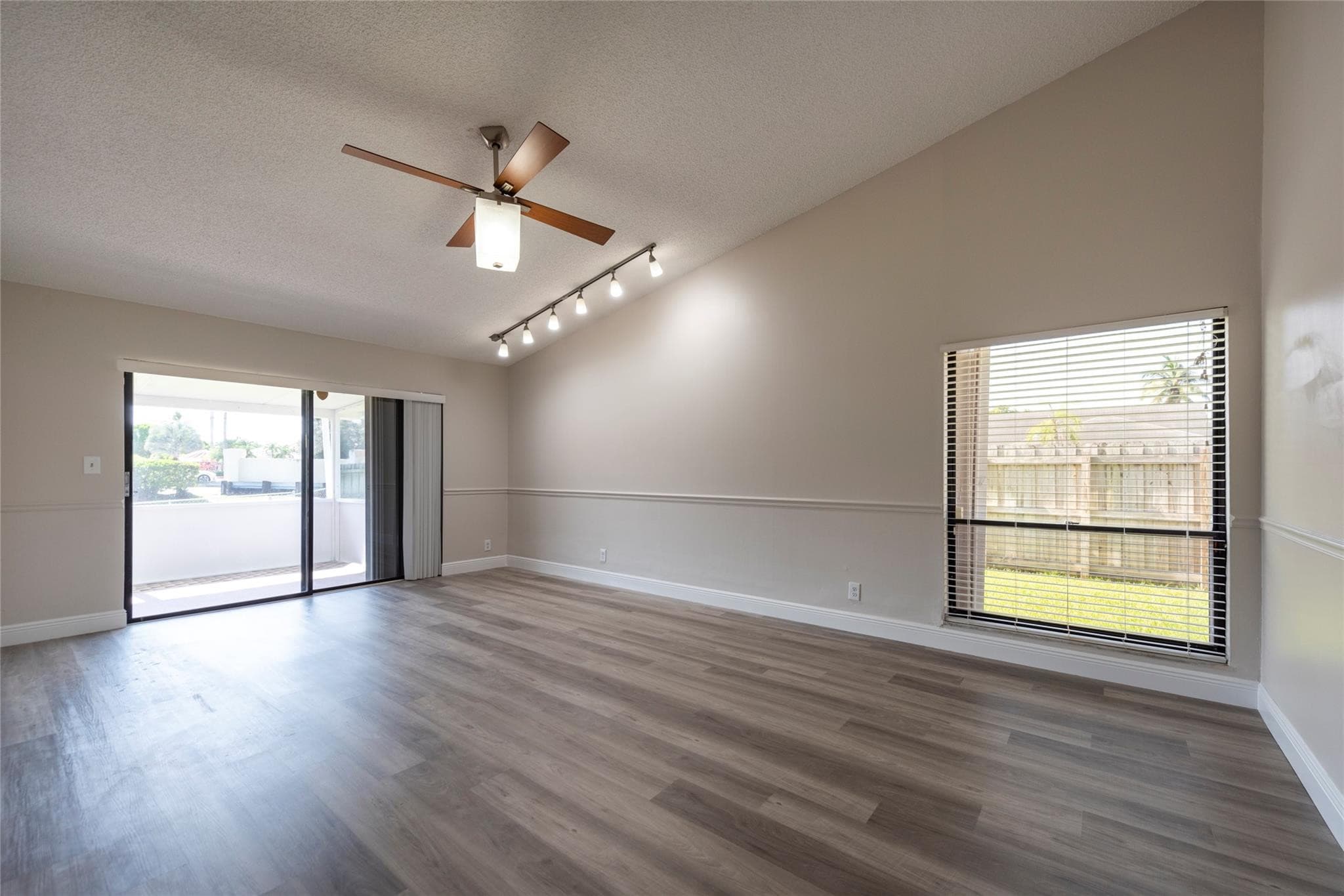 2101 NW 101st Terrace, Pembroke Pines, FL 33026 — photo 5 of 31