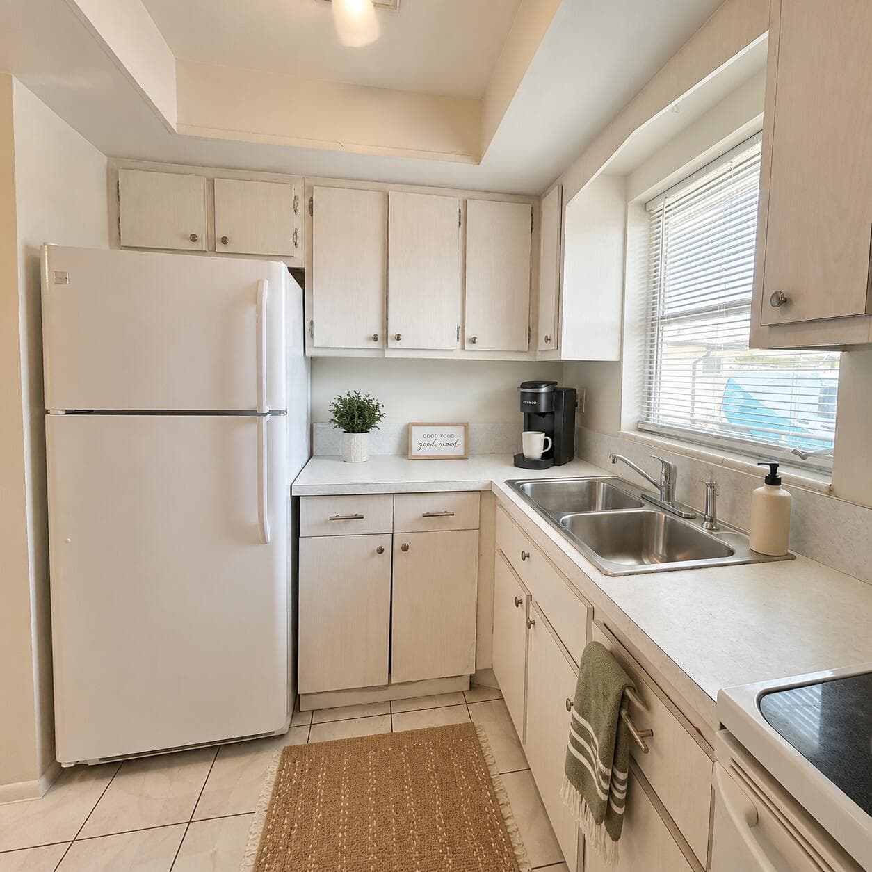 2911 Ashley Dr W J, West Palm Beach, FL 33415 — photo 1 of 31