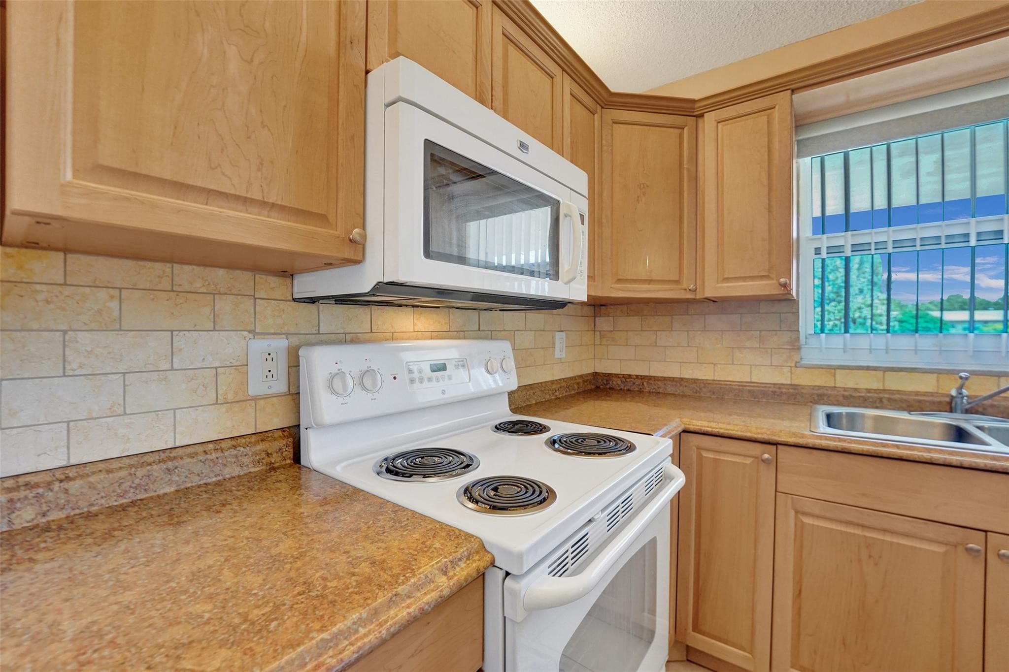 1300 N 12th Court 7b, Hollywood, FL 33019 — photo 12 of 27