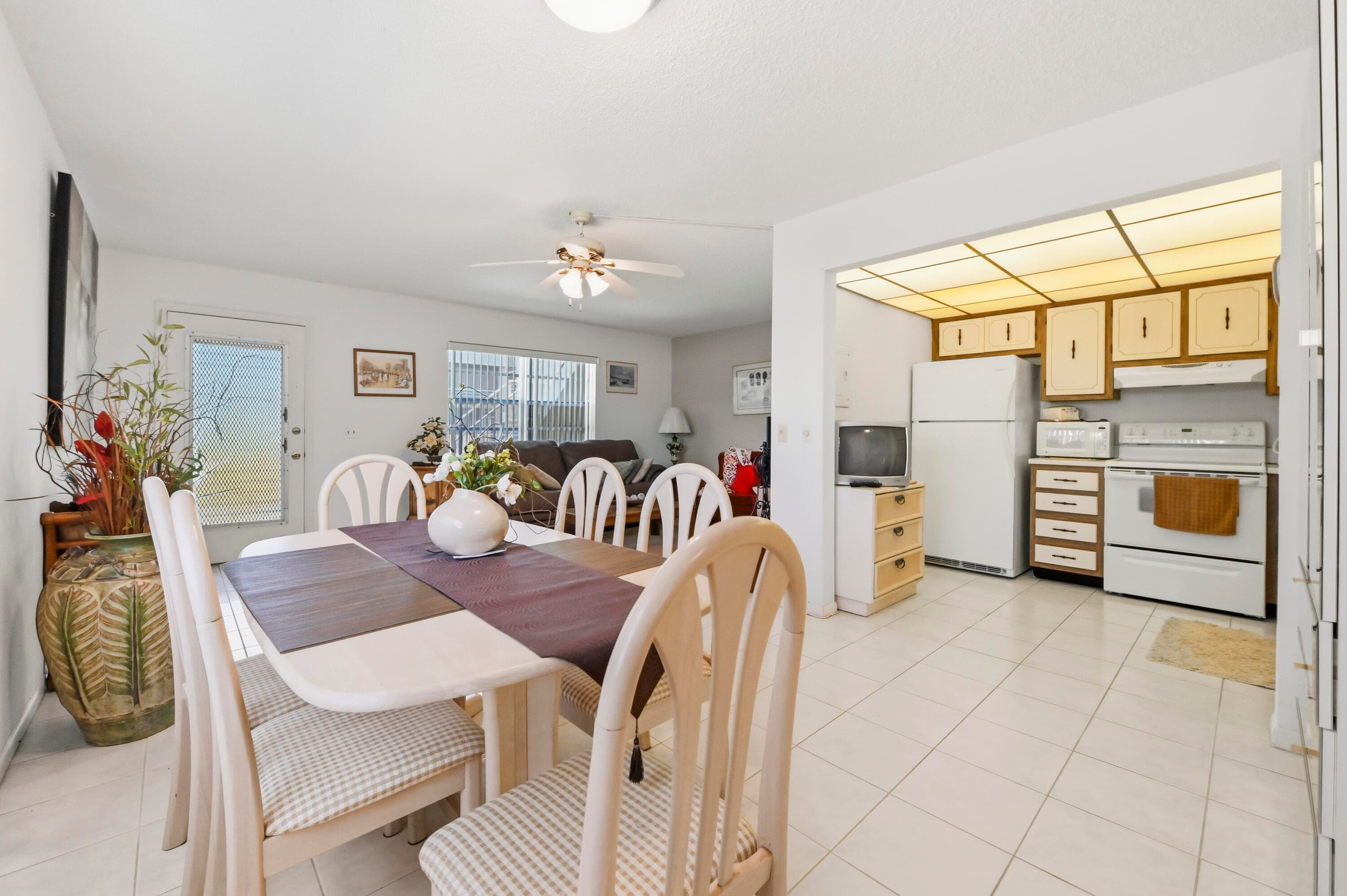 1 Burgundy A, Delray Beach, FL 33484 — photo 7 of 32