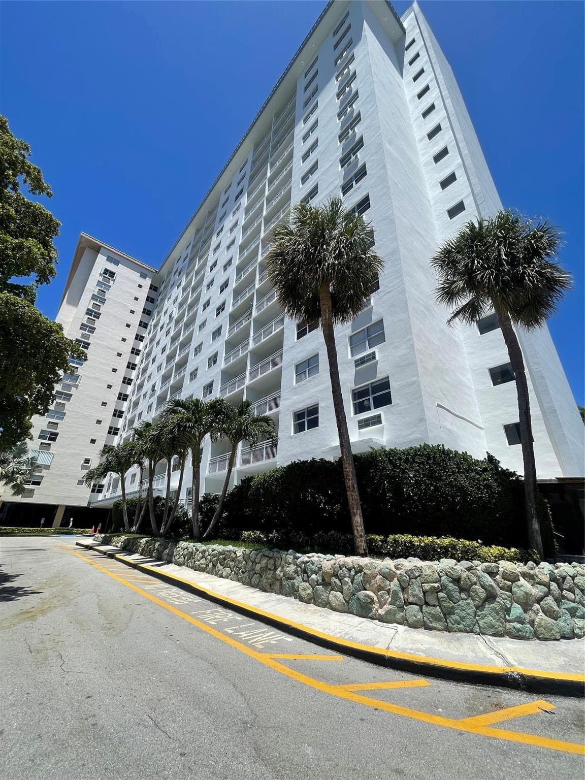 400 Kings Point Drive 1027, Sunny Isles Beach, FL 33160 — photo 46 of 51