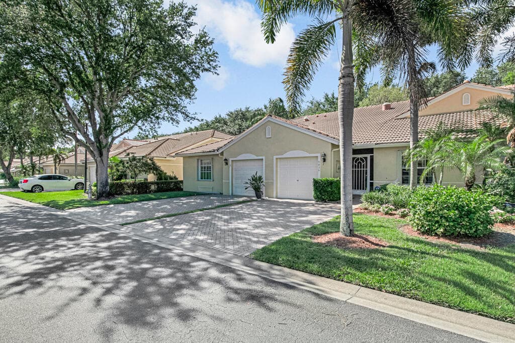 9436 Swansea Lane, West Palm Beach, FL 33411 — photo 3 of 40