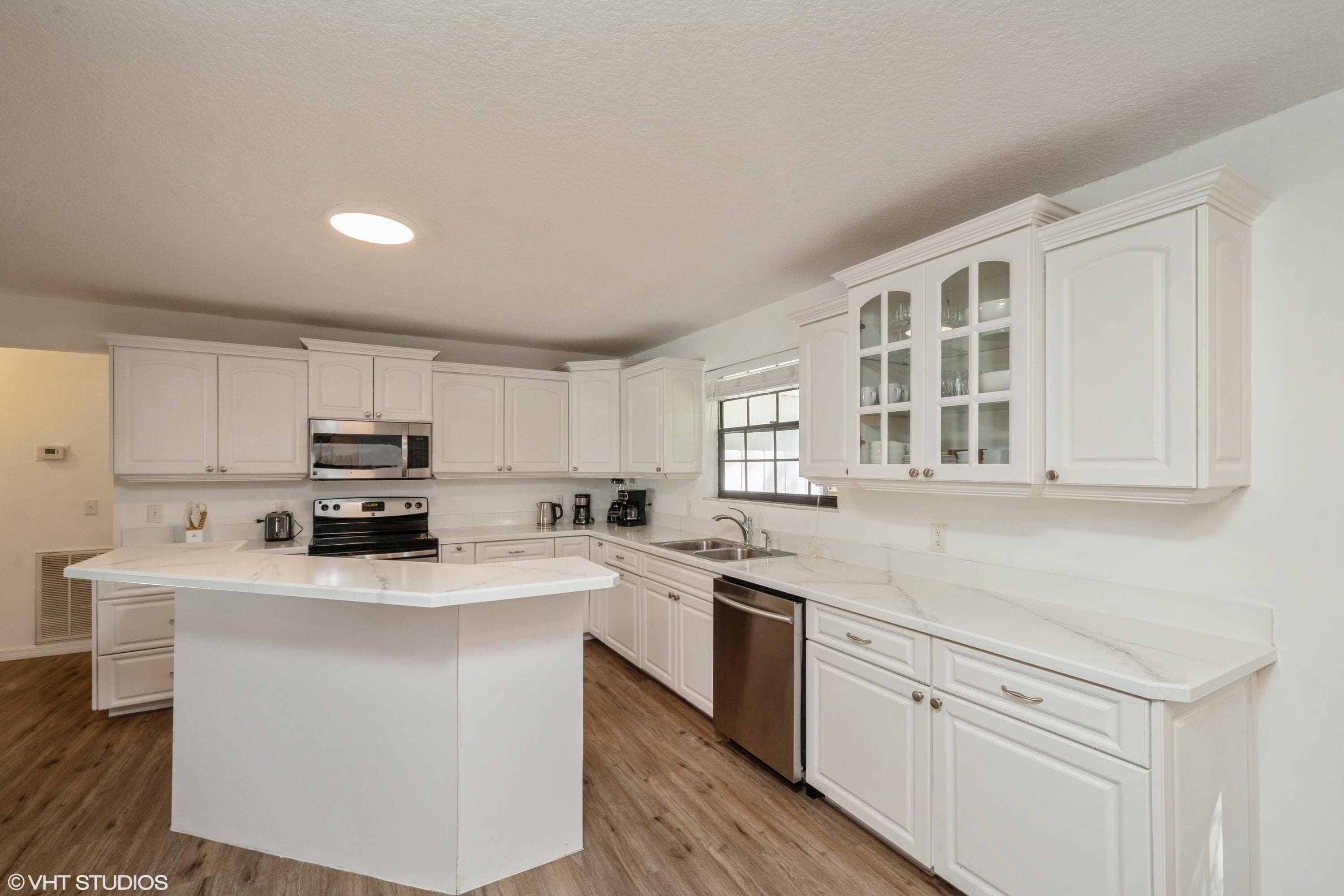 595 11th Avenue, Vero Beach, FL 32962 — photo 7 of 36
