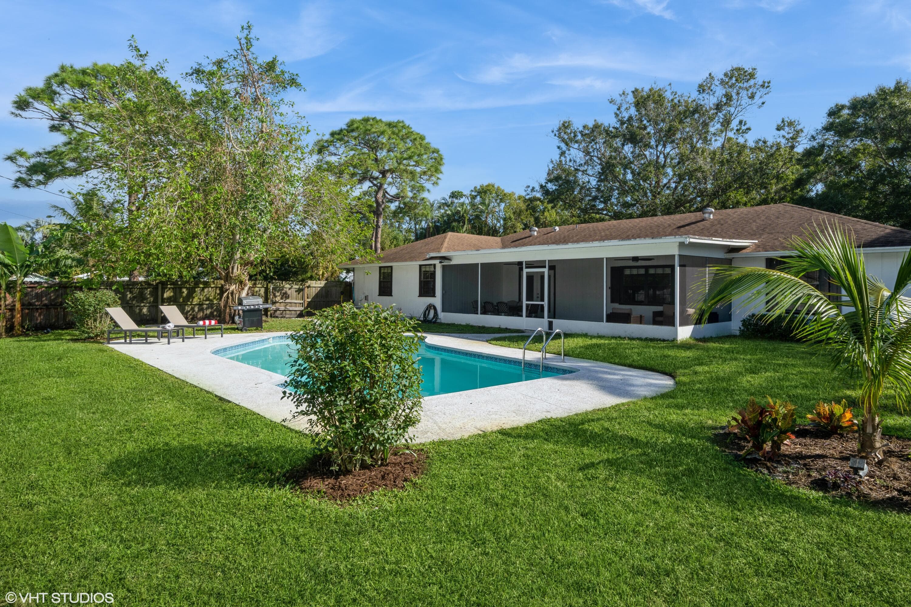 595 11th Avenue, Vero Beach, FL 32962 — photo 1 of 36