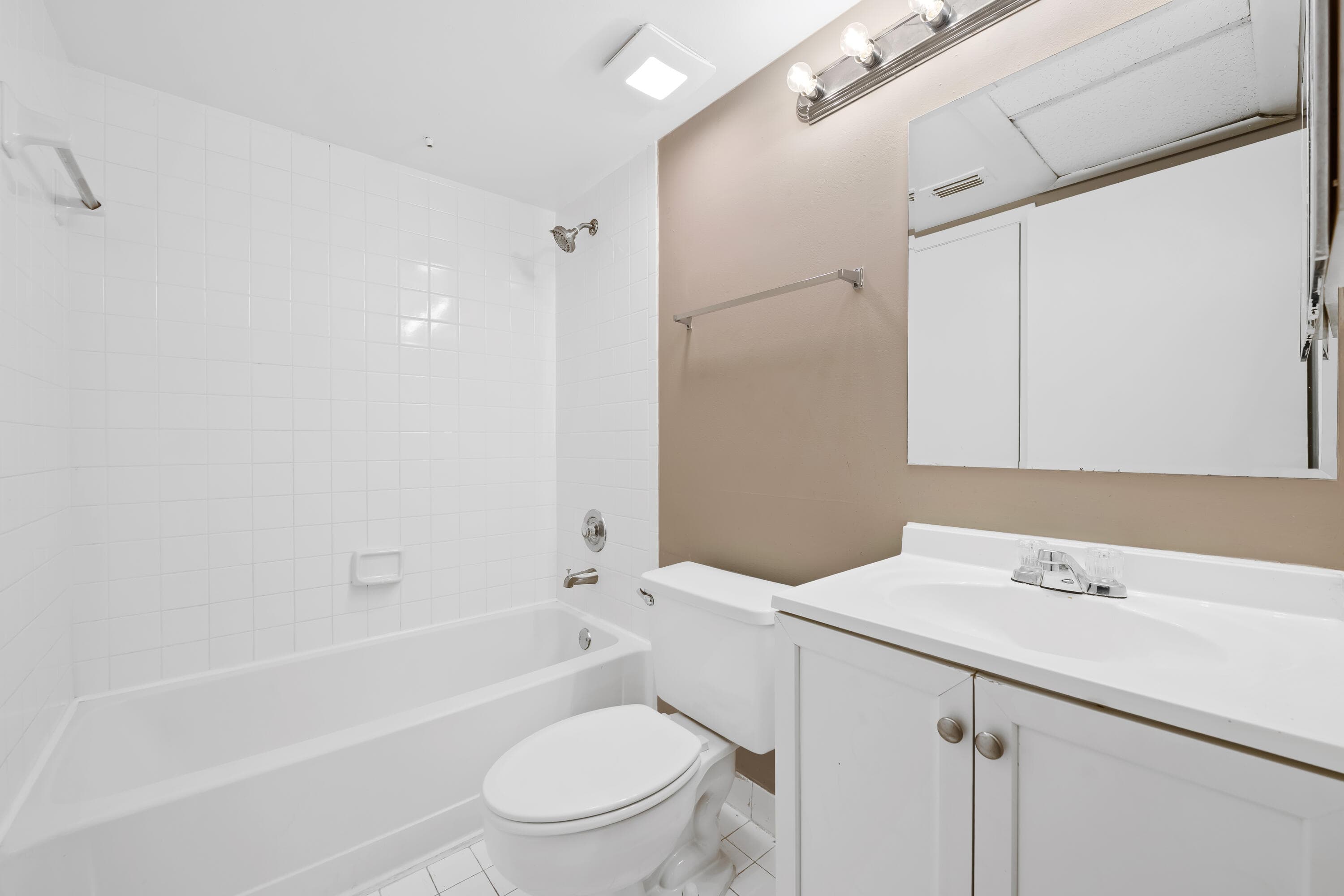 2861 N Oakland Forest Drive 202, Oakland Park, FL 33309 — photo 15 of 27