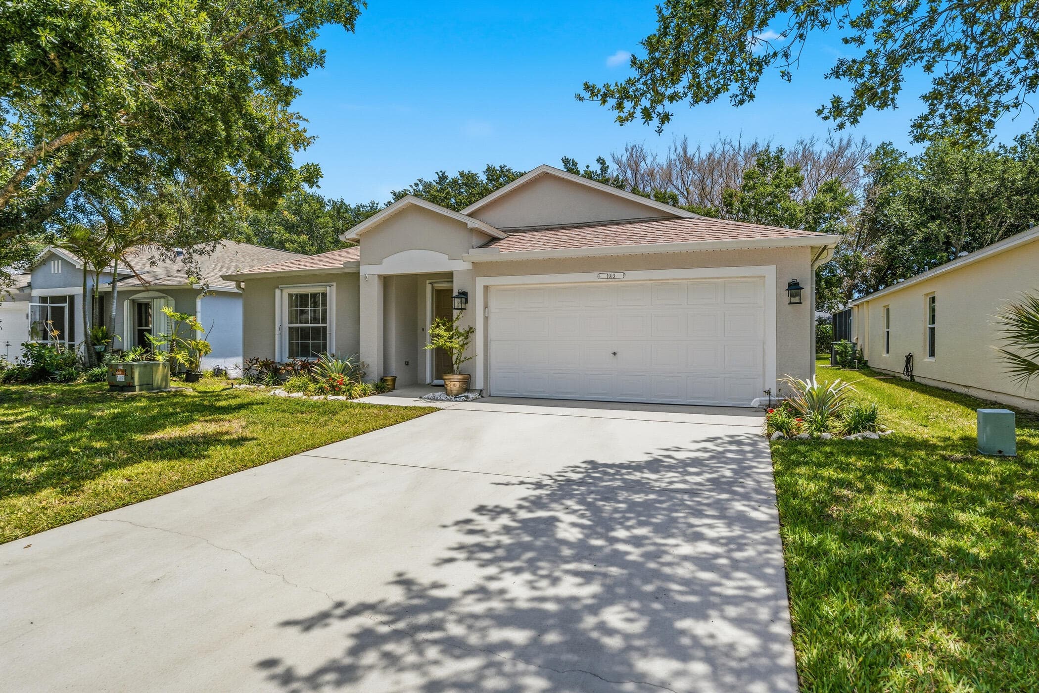 1013 E 13th Square, Vero Beach, FL 32960 — photo 1 of 40