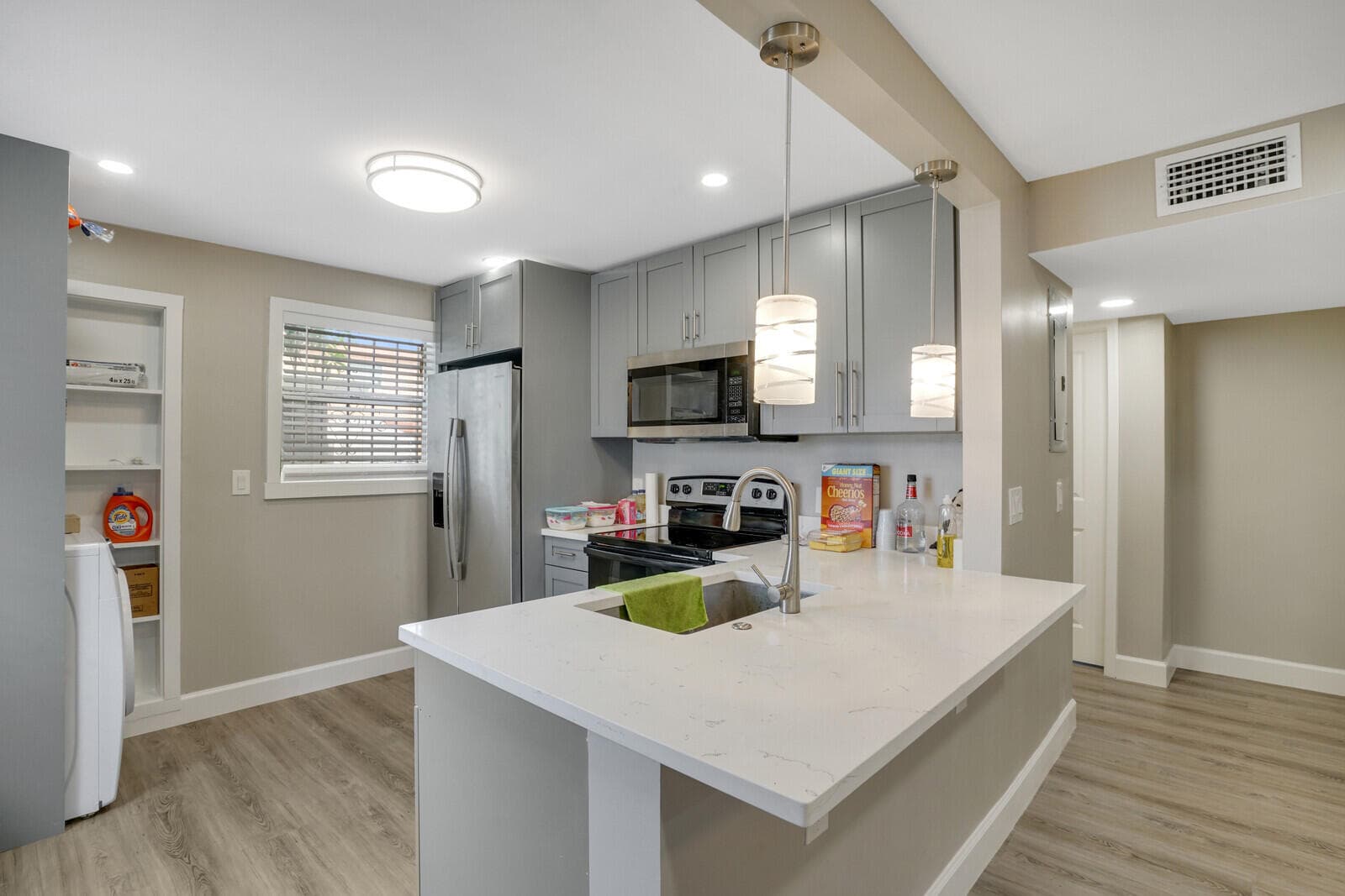 1225 W 10th Street Apartment B, Riviera Beach, FL 33404 — photo 5 of 13