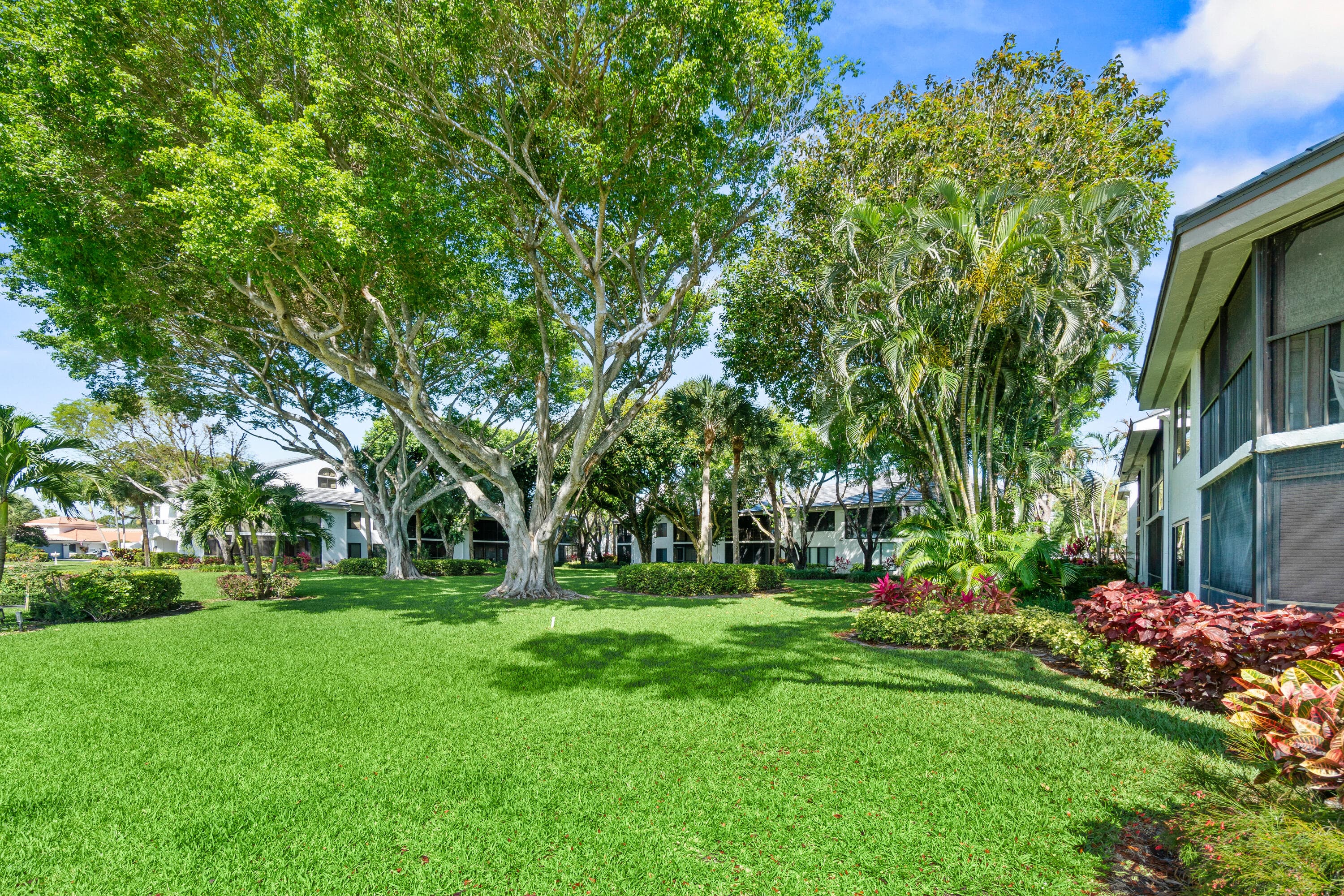 7533 Glendevon Lane 905, Delray Beach, FL 33446 — photo 2 of 33